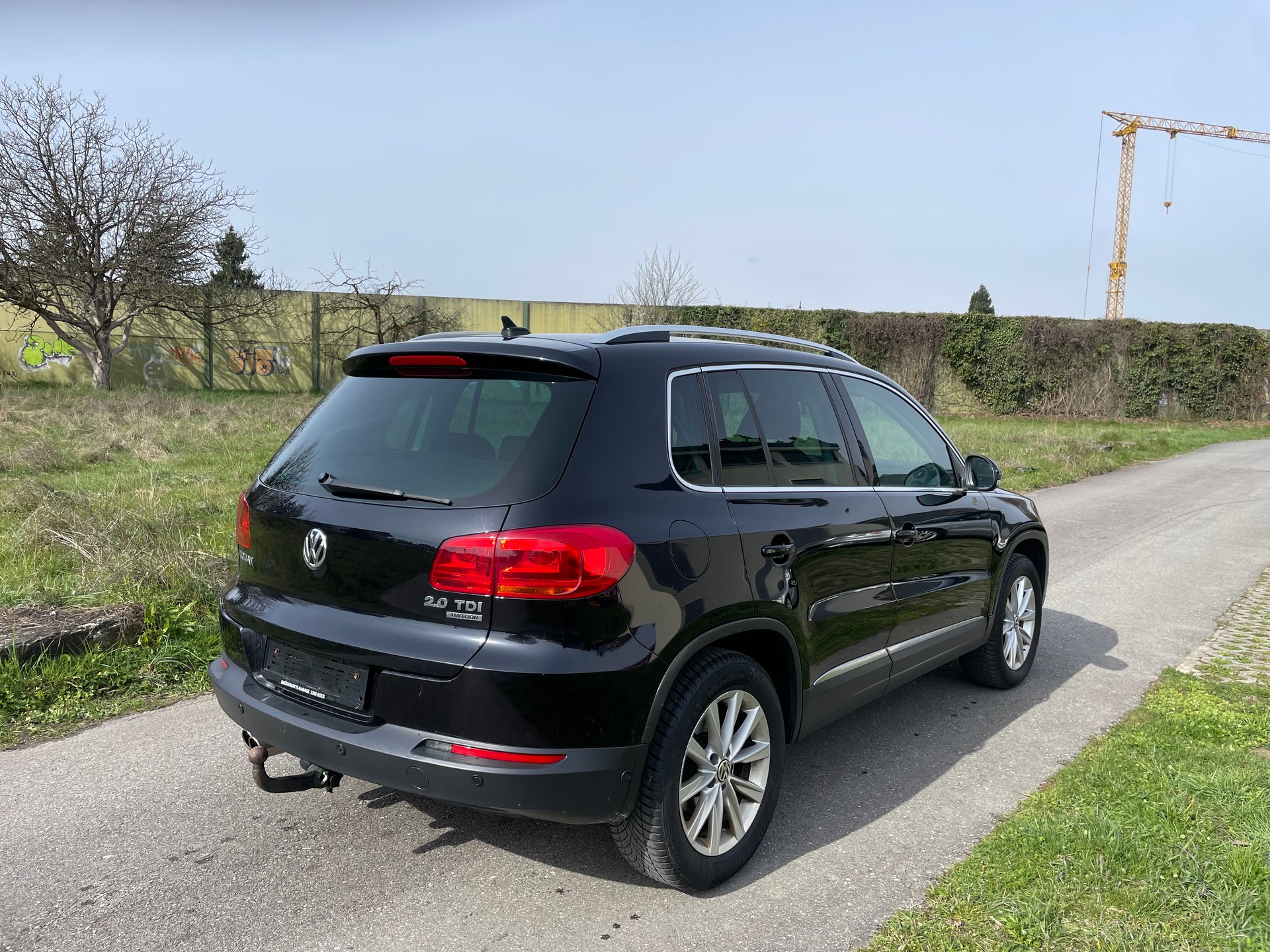 VW Tiguan 2.0 TDI BlueMotion 65th Edition 4Motion DSG-image-4