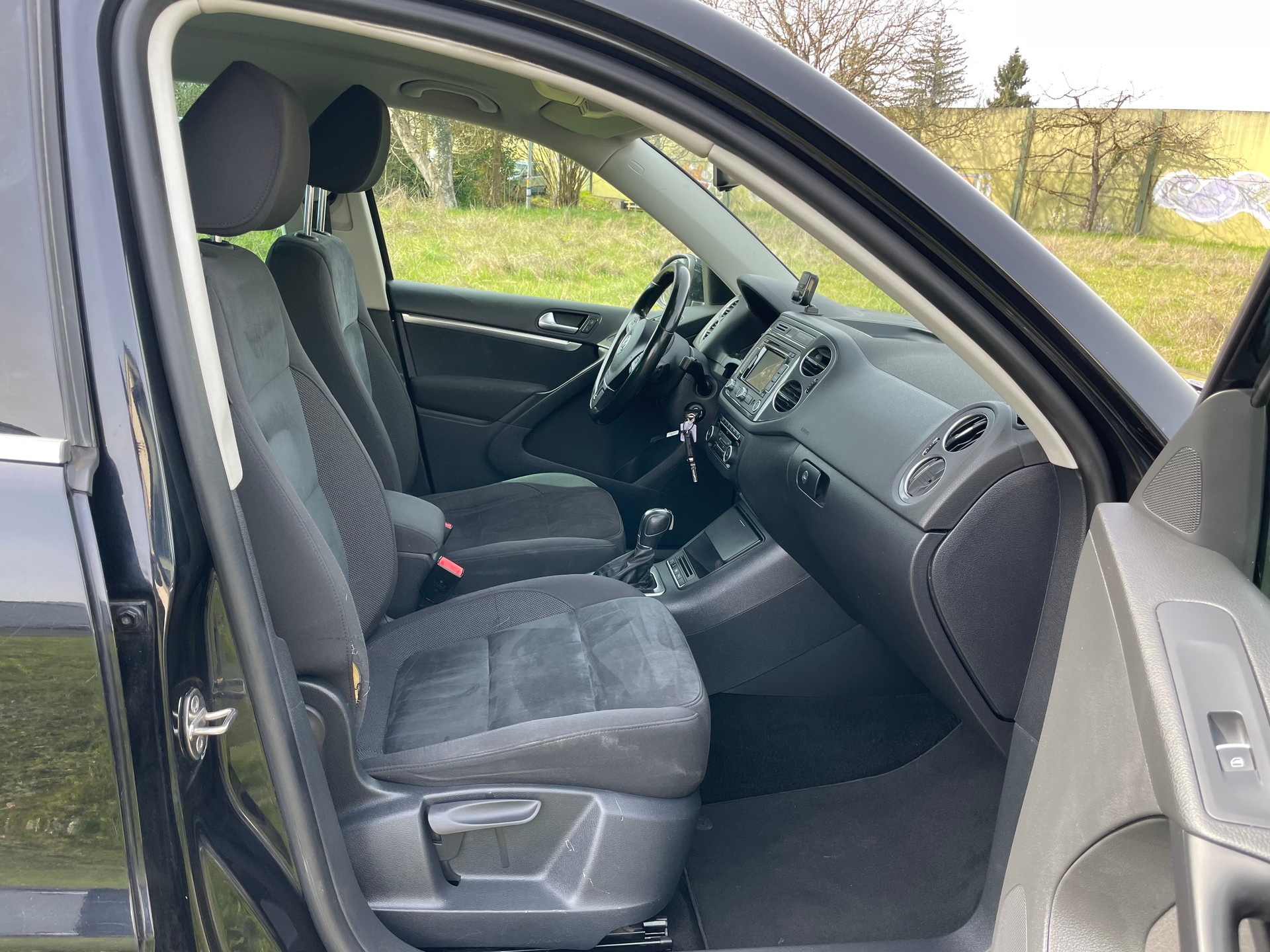 VW Tiguan 2.0 TDI BlueMotion 65th Edition 4Motion DSG-image-7