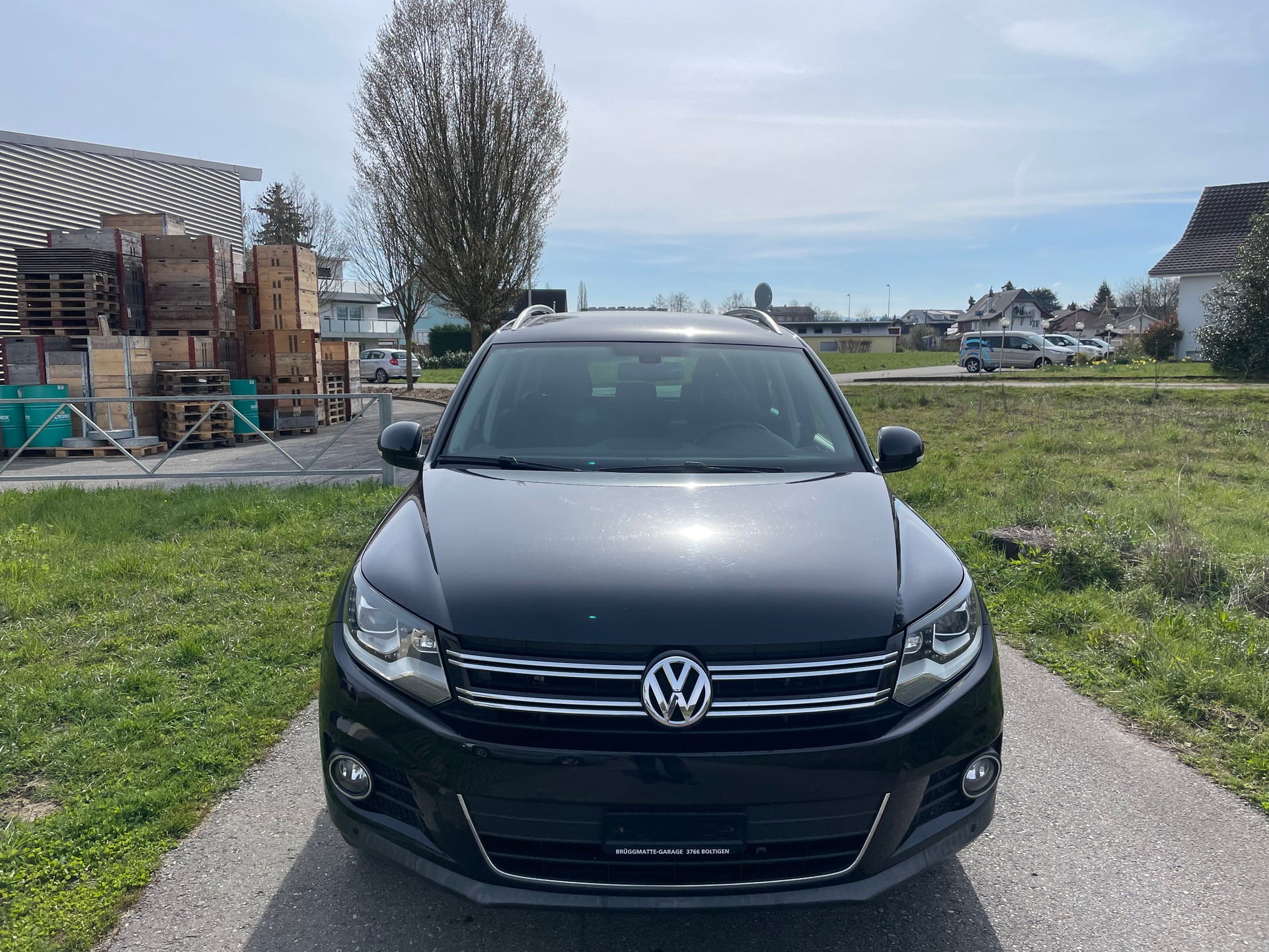 VW Tiguan 2.0 TDI BlueMotion 65th Edition 4Motion DSG-image-2