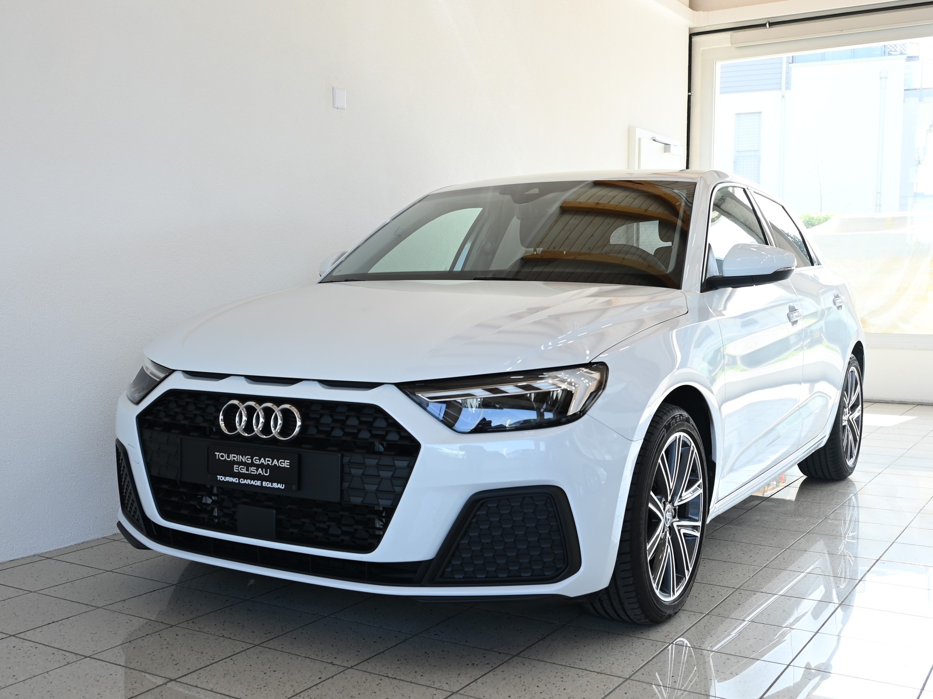 AUDI A1 Sportback 1.0 30 TFSI Attraction S-Tronic-showroom-element-1