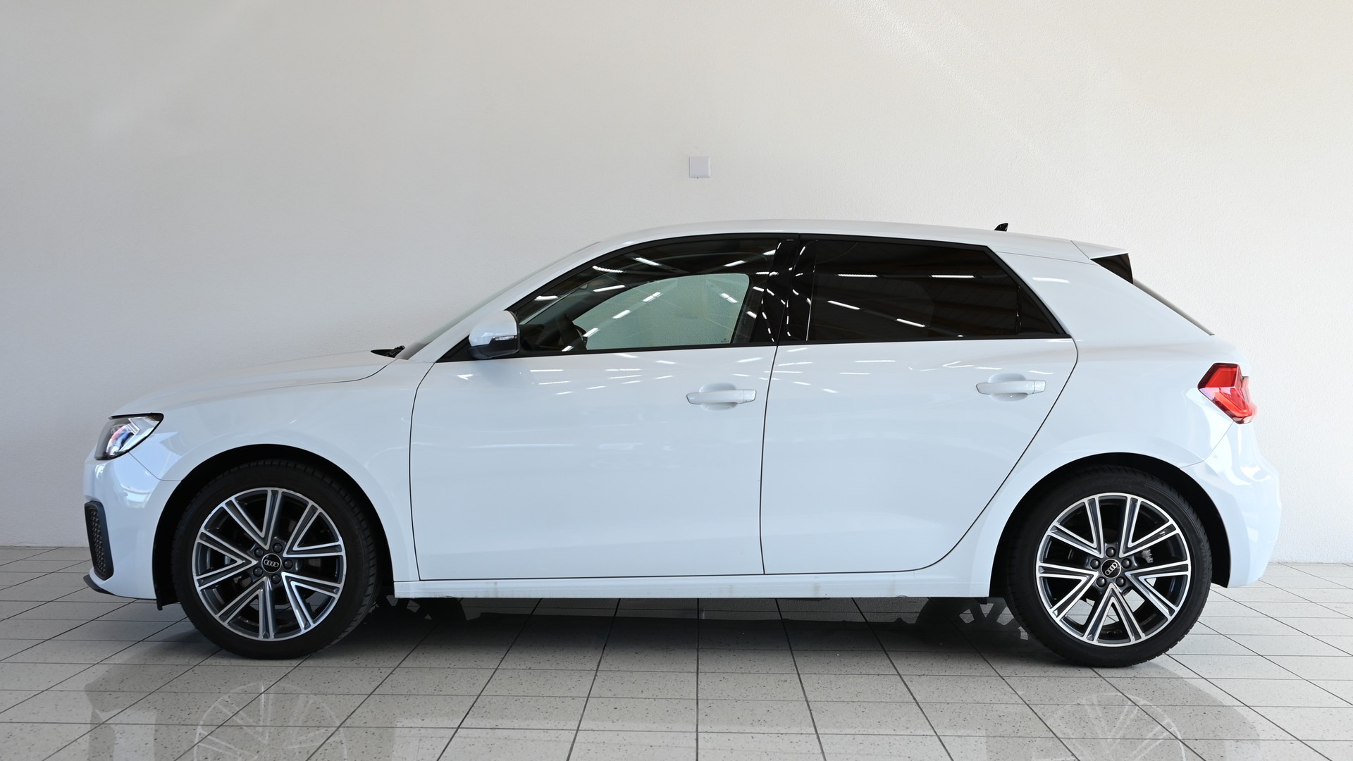 AUDI A1 Sportback 1.0 30 TFSI Attraction S-Tronic-showroom-element-3