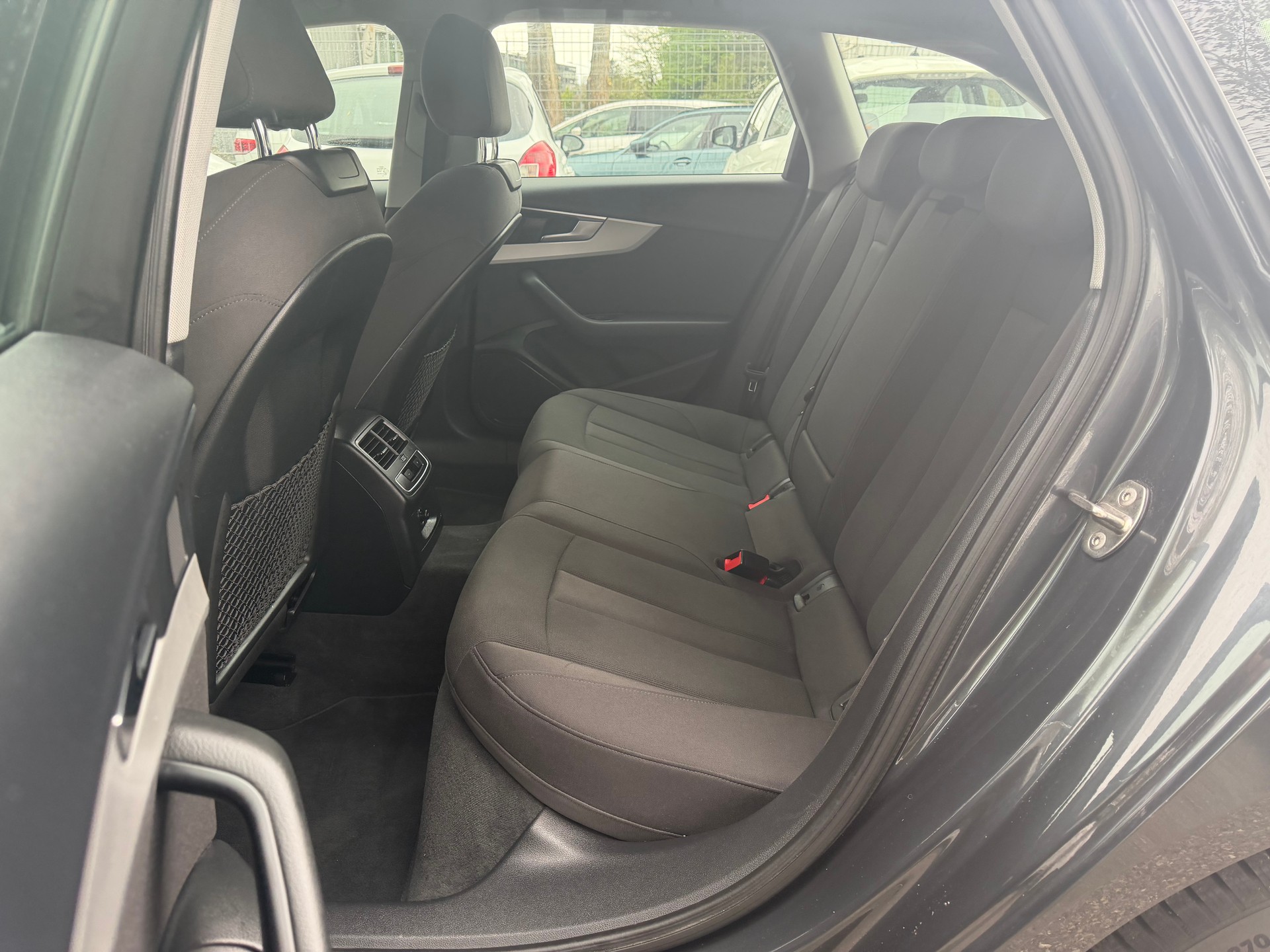 AUDI A4 Avant 35 TDI S-tronic ** Gr. Navi ** LED ** Klima-auto ** Tempomat ** PDC V&H ** Frisch Ab MFK-image-2