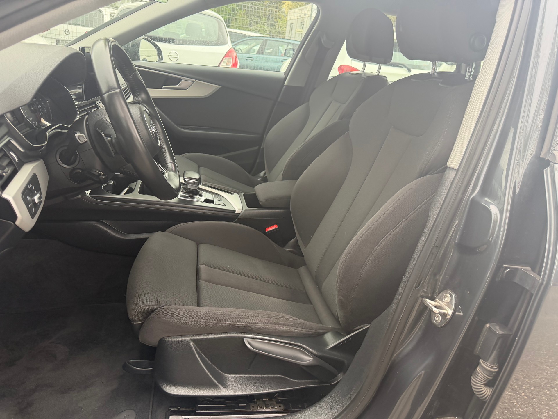 AUDI A4 Avant 35 TDI S-tronic ** Gr. Navi ** LED ** Klima-auto ** Tempomat ** PDC V&H ** Frisch Ab MFK-image-6