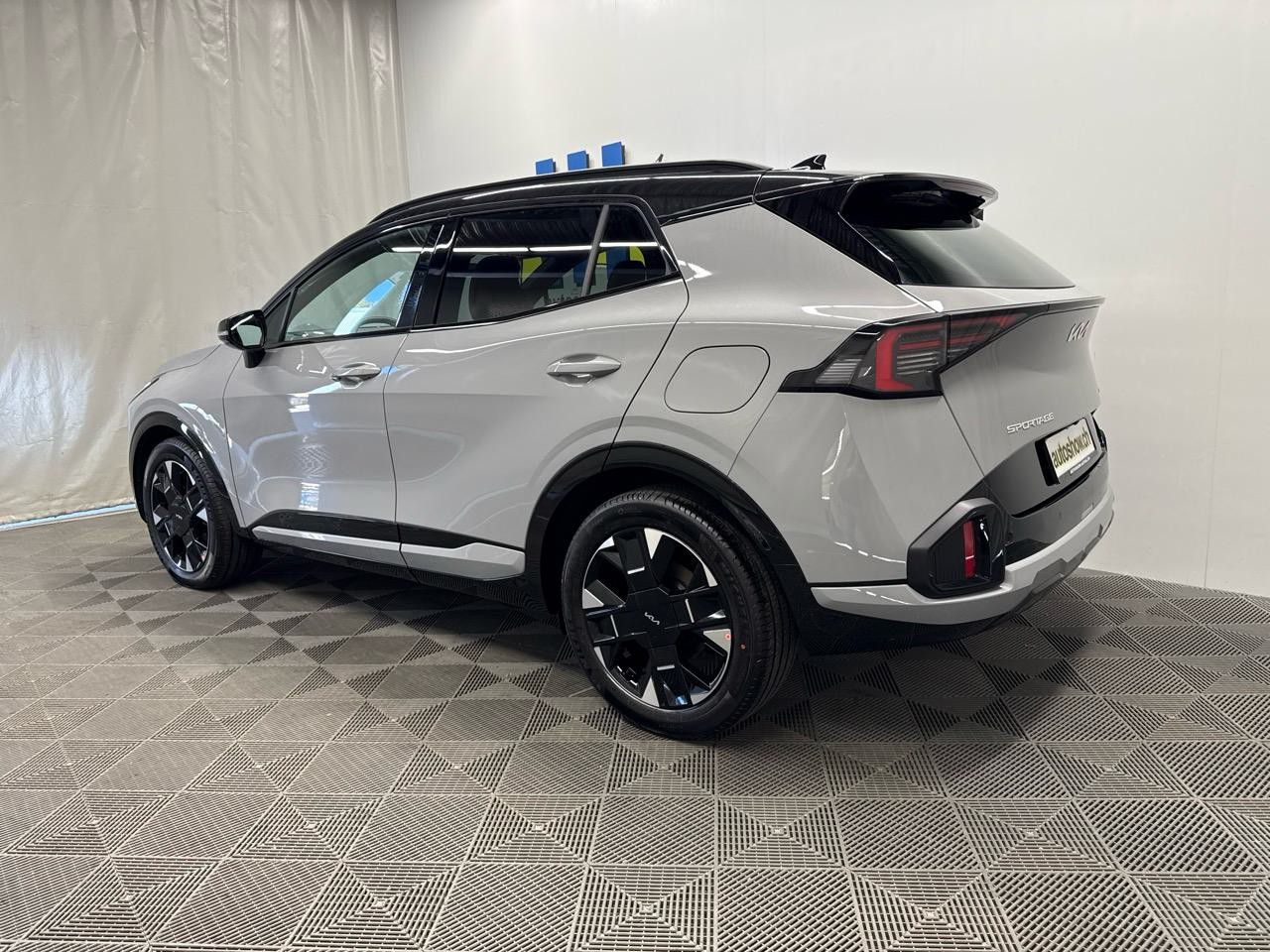 KIA Sportage 1.6T-GDi PHEV GT-Line-showroom-element-1