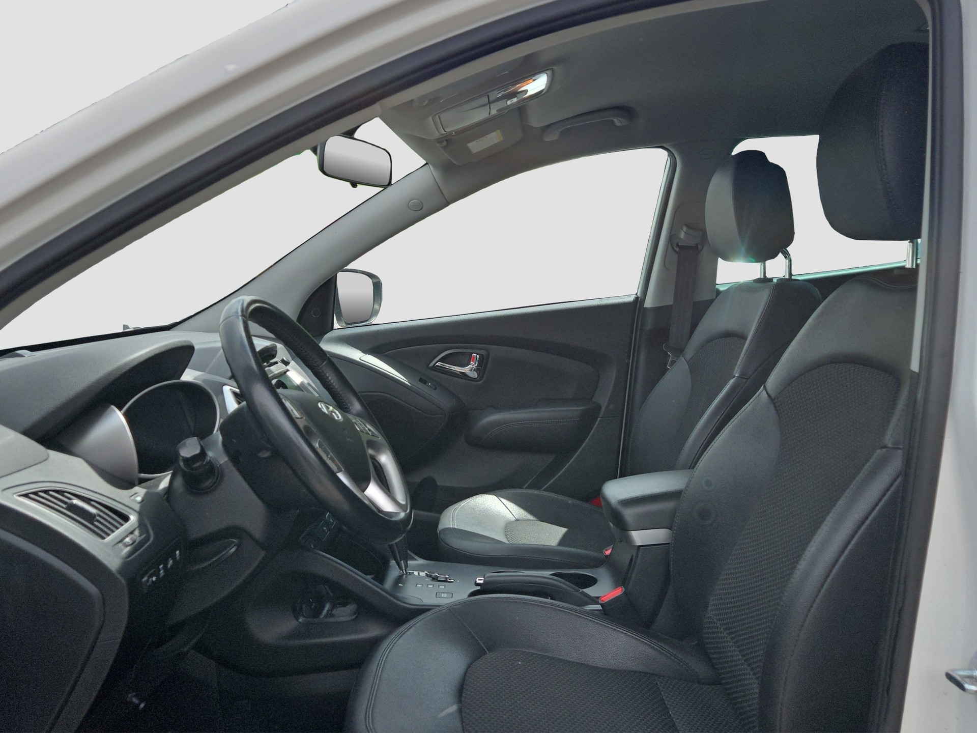 HYUNDAI iX 35 2.0 CRDi Premium 4WD Automatic-image-13