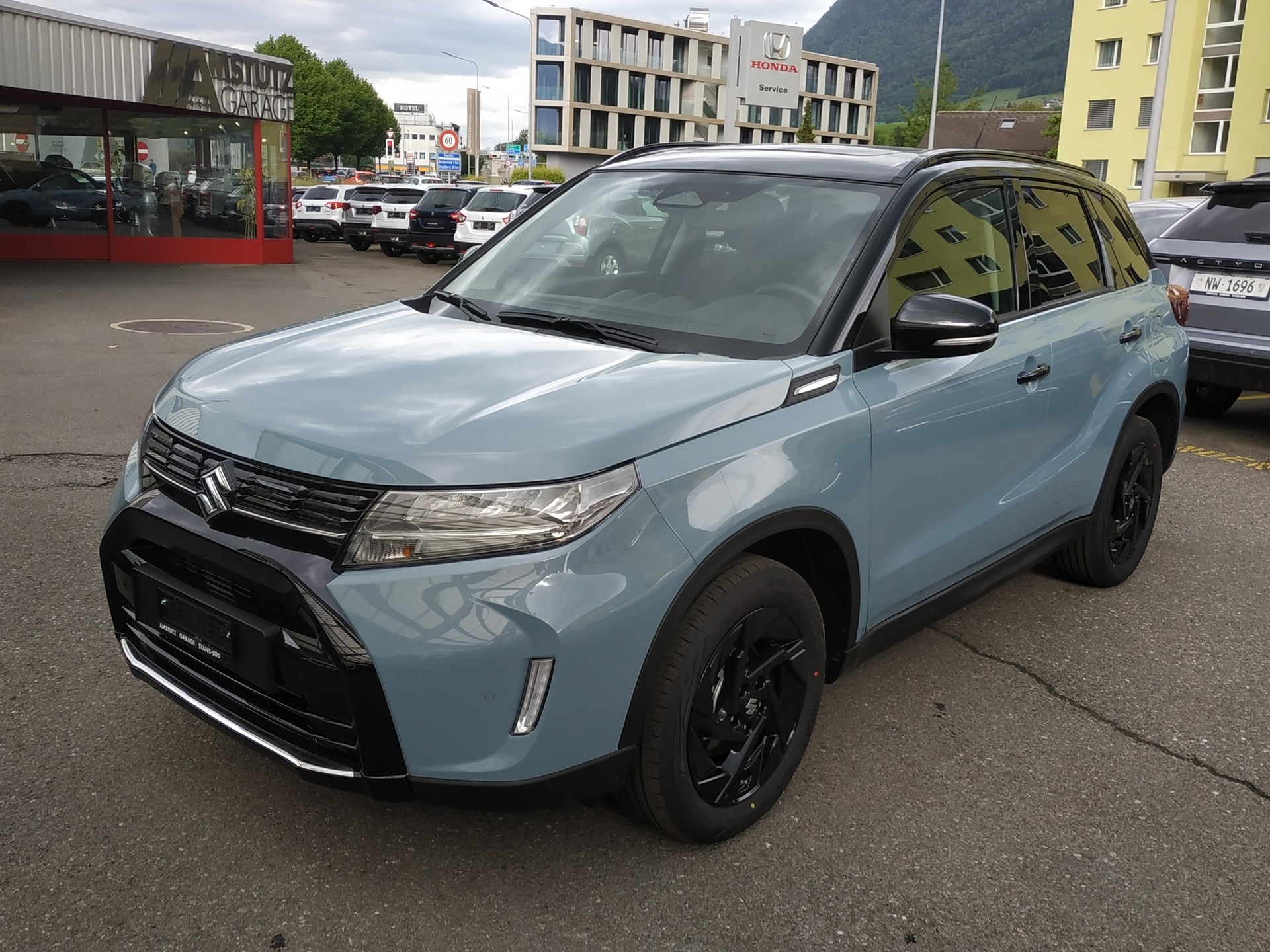 SUZUKI Vitara 1.4 Boosterjet Black Edition Top 4x4 Hybrid Automatic-image-2
