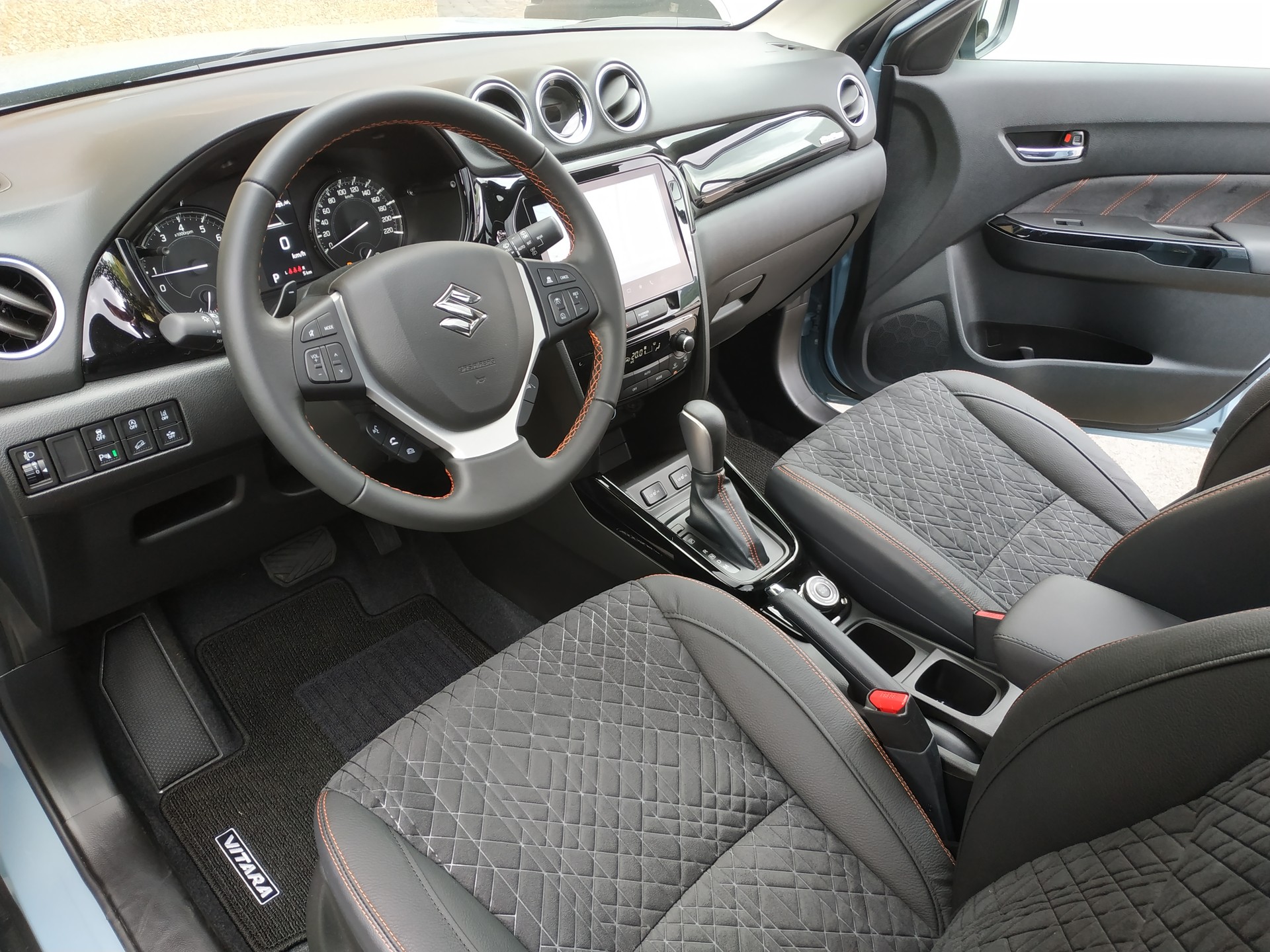 SUZUKI Vitara 1.4 Boosterjet Black Edition Top 4x4 Hybrid Automatic-image-10