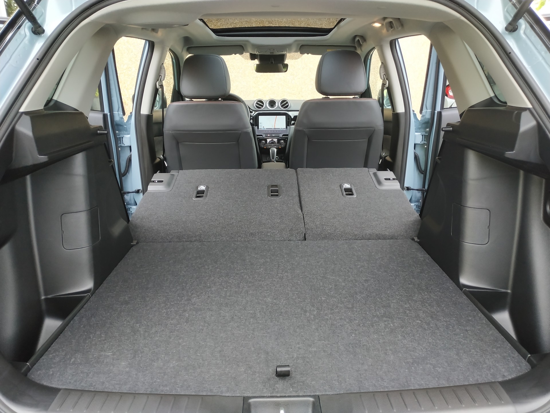 SUZUKI Vitara 1.4 Boosterjet Black Edition Top 4x4 Hybrid Automatic-image-24