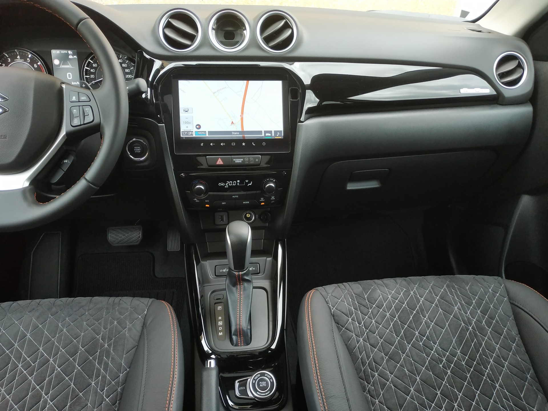 SUZUKI Vitara 1.4 Boosterjet Black Edition Top 4x4 Hybrid Automatic-image-13