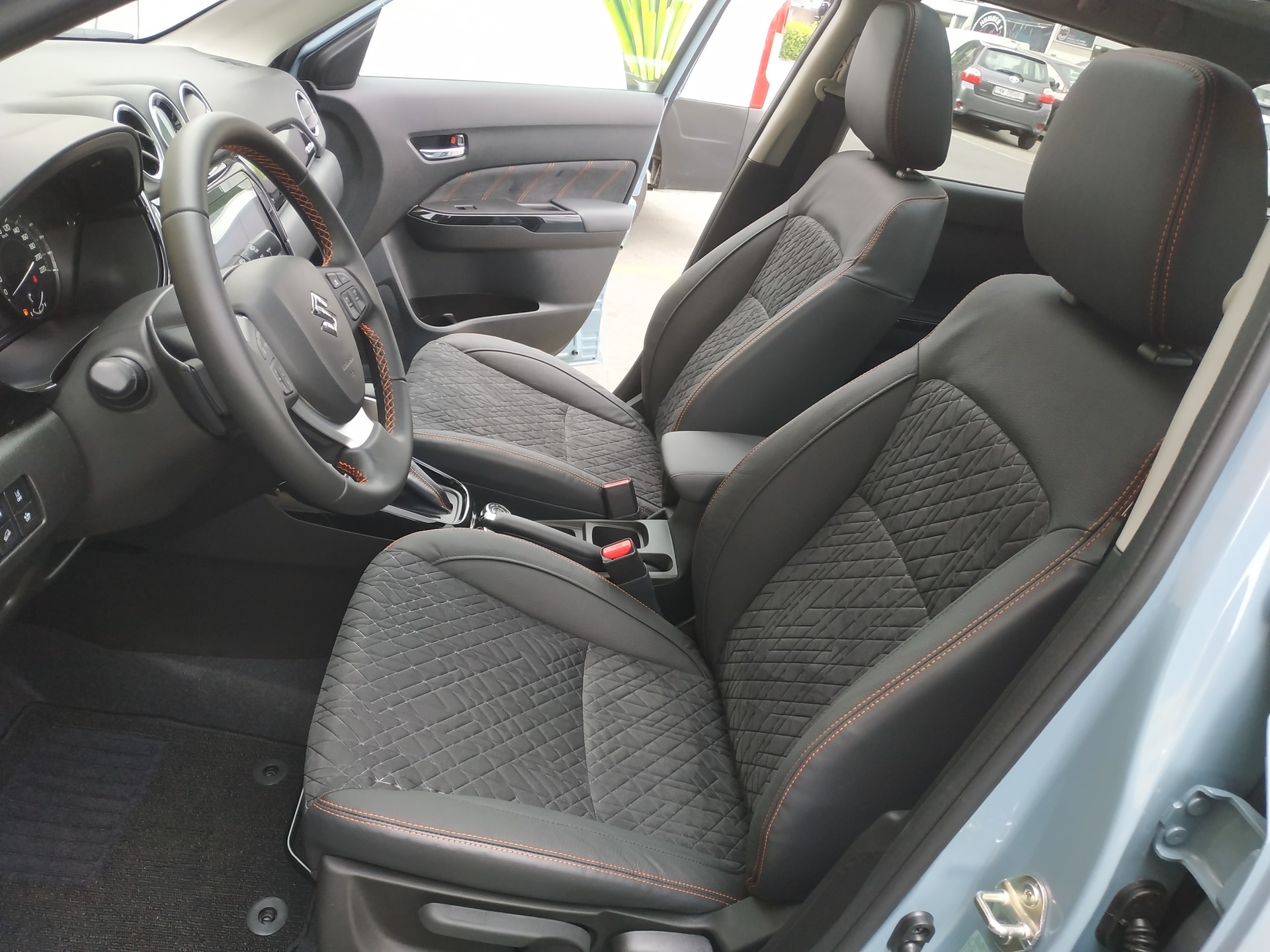 SUZUKI Vitara 1.4 Boosterjet Black Edition Top 4x4 Hybrid Automatic-image-12