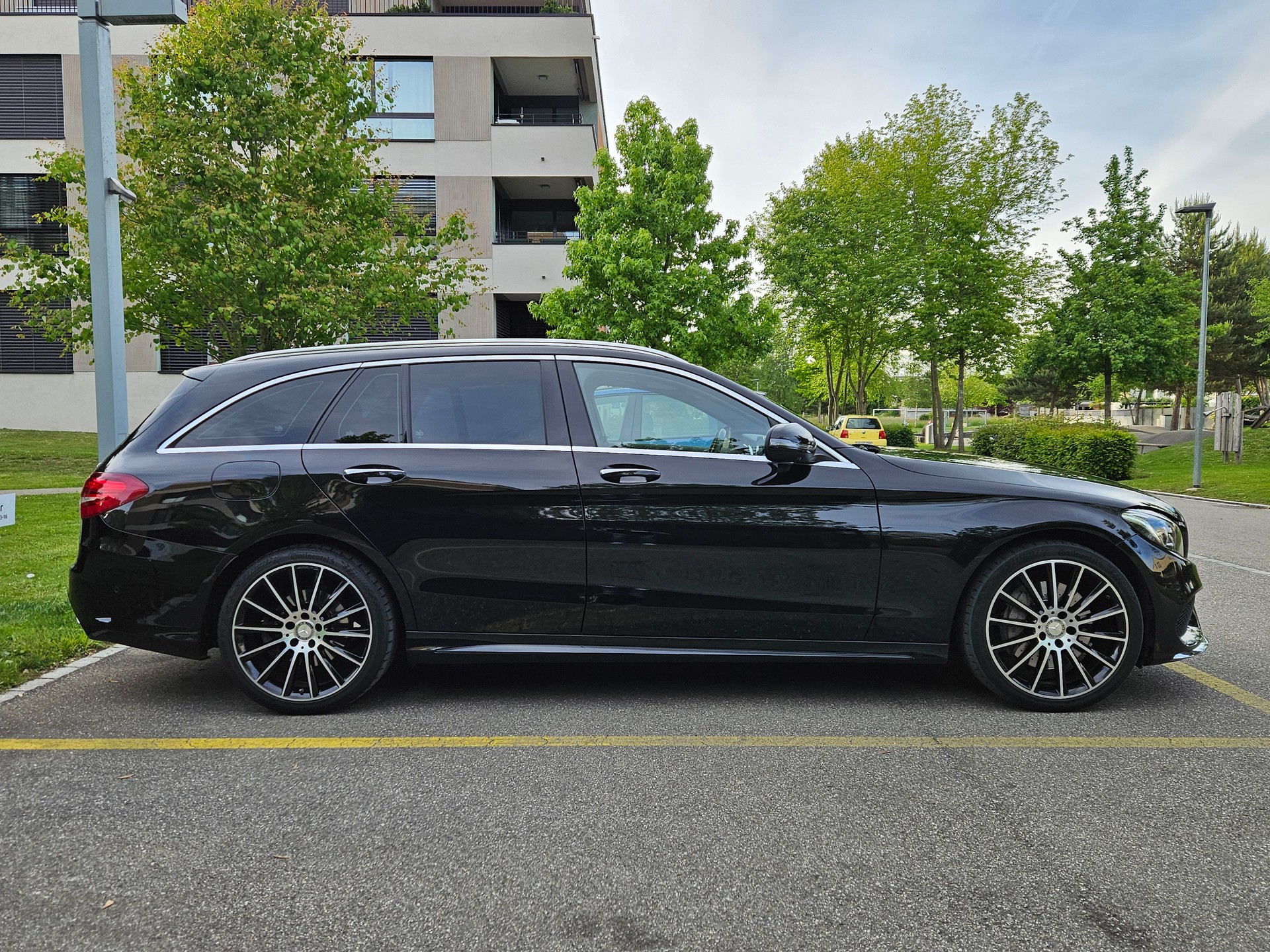 MERCEDES-BENZ C 400 AMG Line 4matic-image-4