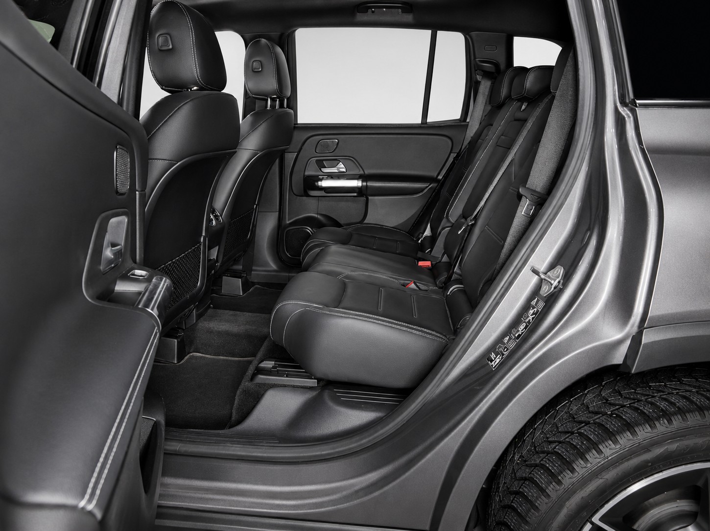 MERCEDES-BENZ GLB 250 AMG Line 4matic * CH FAHRZEUG * AHK * 7 Plätzer *-image-9