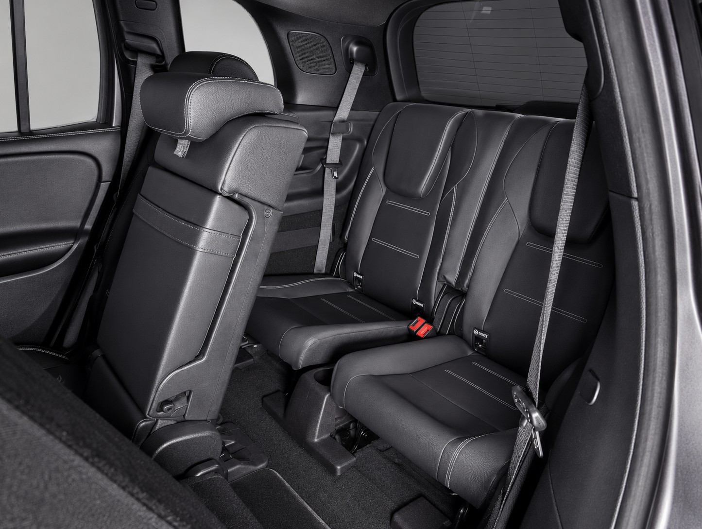 MERCEDES-BENZ GLB 250 AMG Line 4matic * CH FAHRZEUG * AHK * 7 Plätzer *-image-11