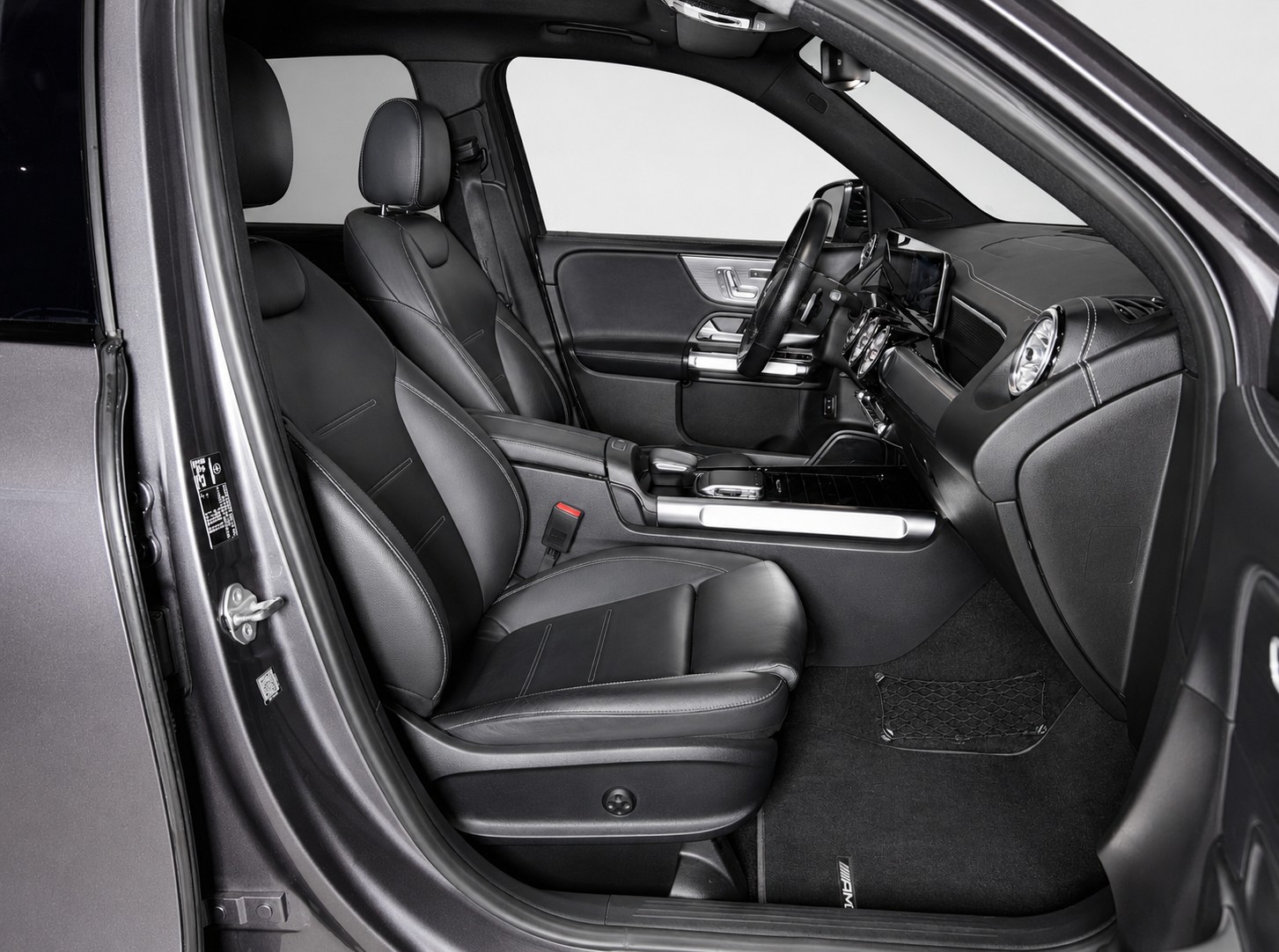 MERCEDES-BENZ GLB 250 AMG Line 4matic * CH FAHRZEUG * AHK * 7 Plätzer *-image-7