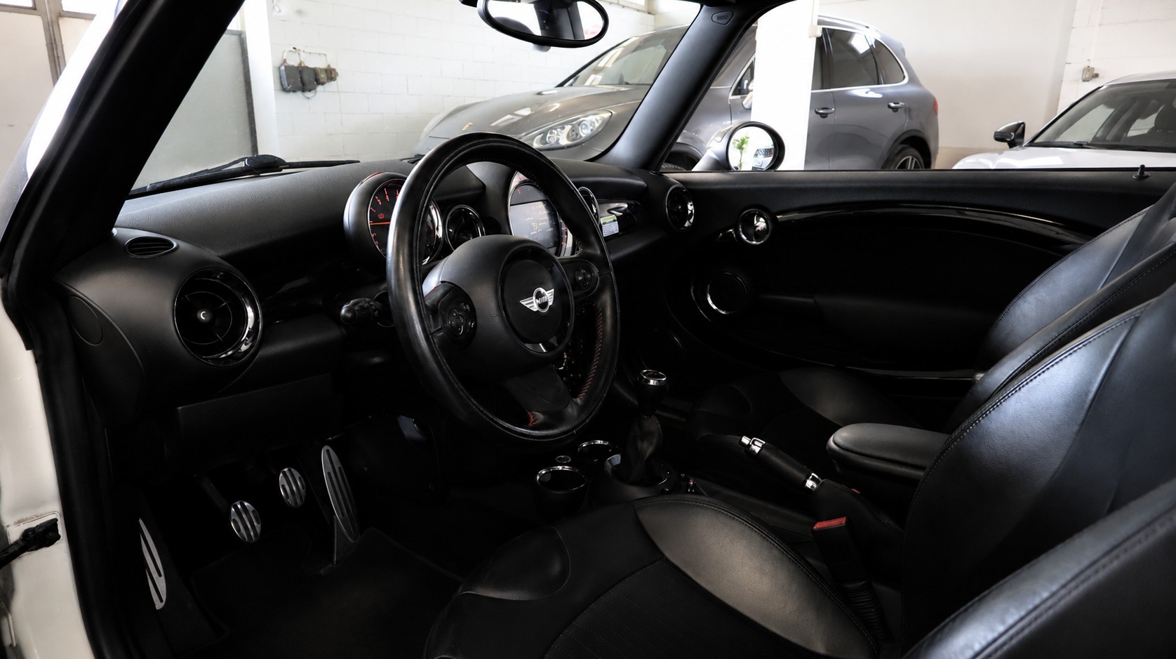 MINI Mini R56 1.6i John Cooper Works-showroom-element-3