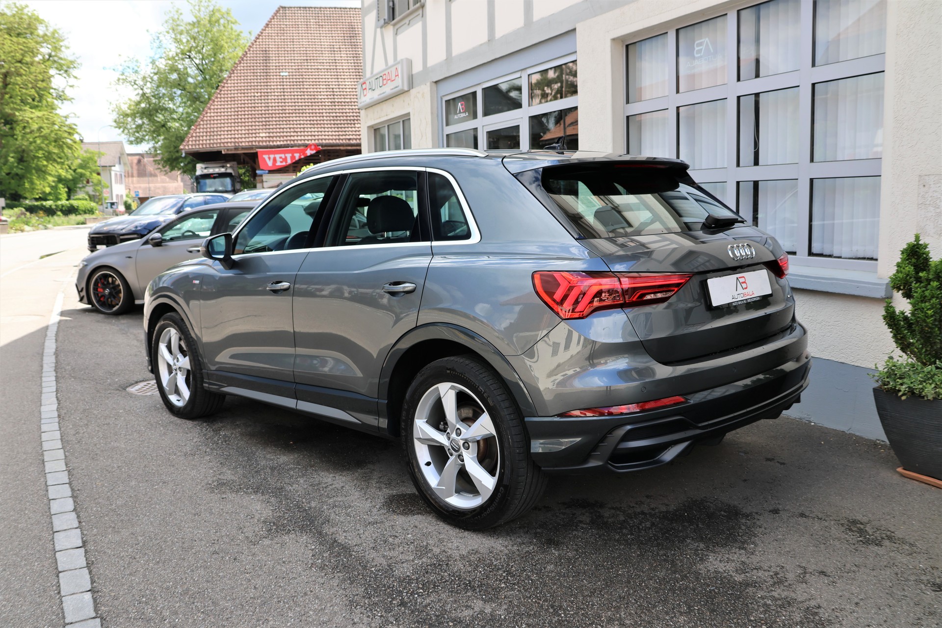 AUDI Q3 40 TDI S line quattro S-tronic (CH)-image-6