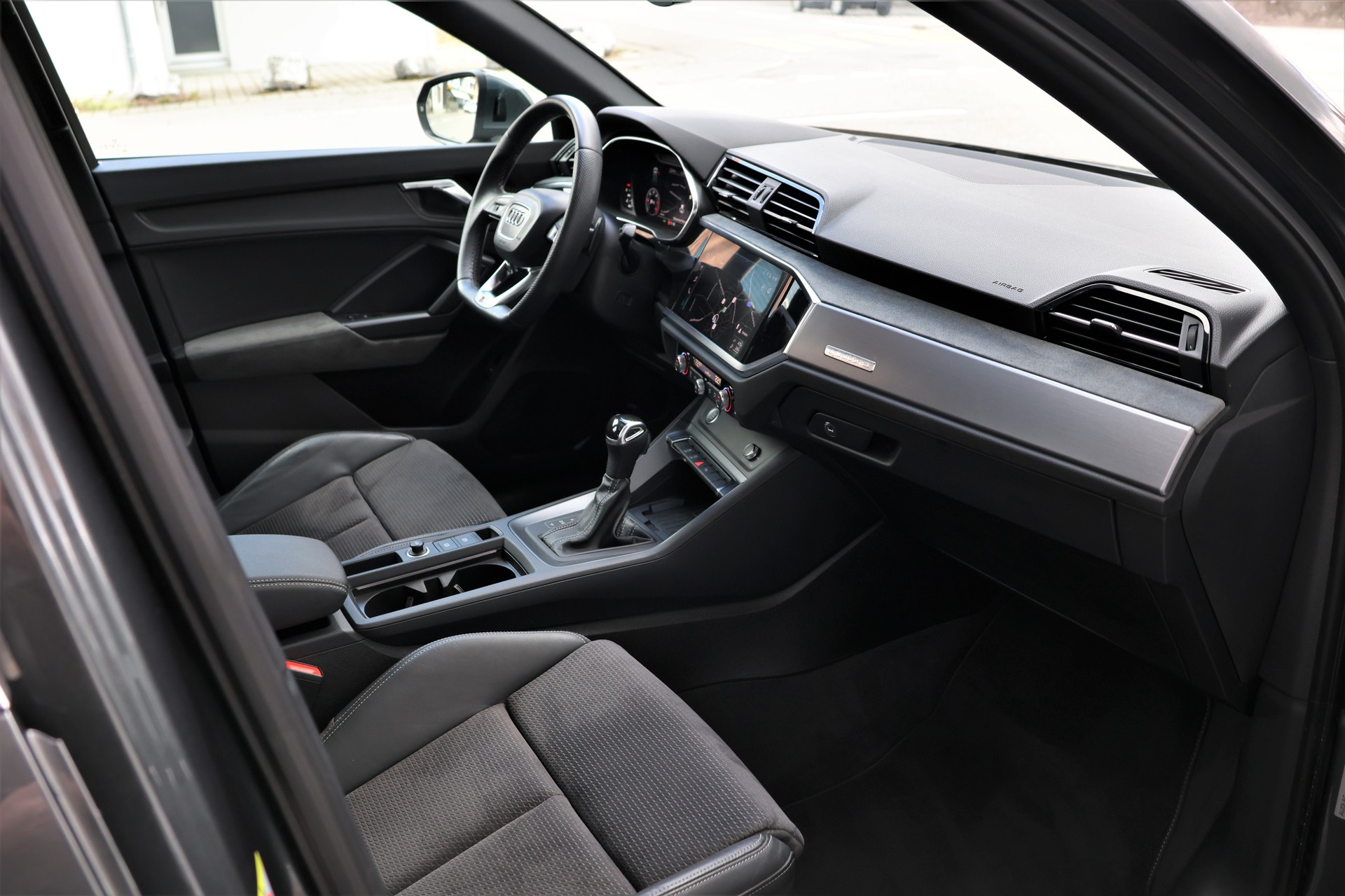 AUDI Q3 40 TDI S line quattro S-tronic (CH)-image-18
