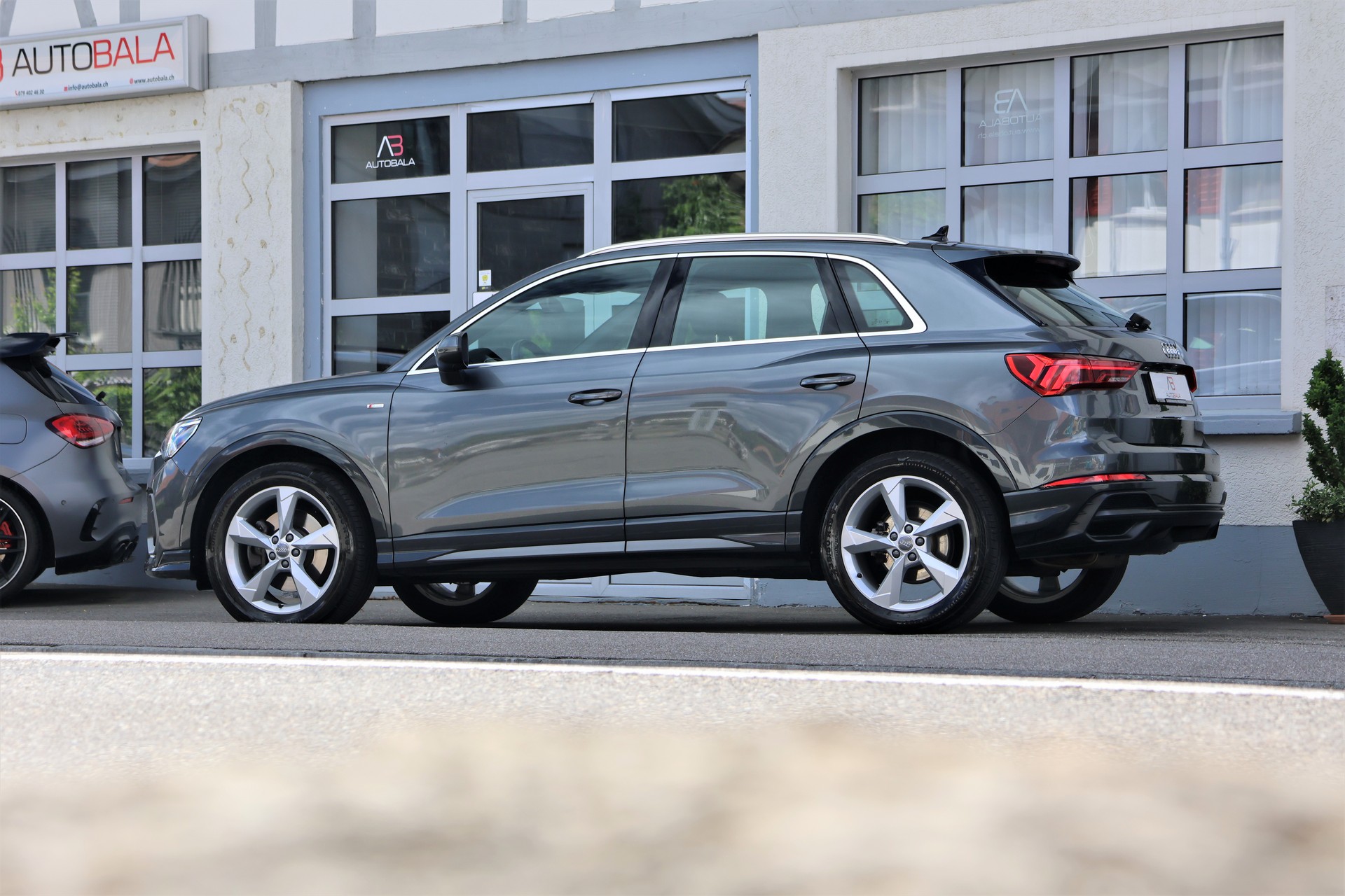 AUDI Q3 40 TDI S line quattro S-tronic (CH)-showroom-element-3