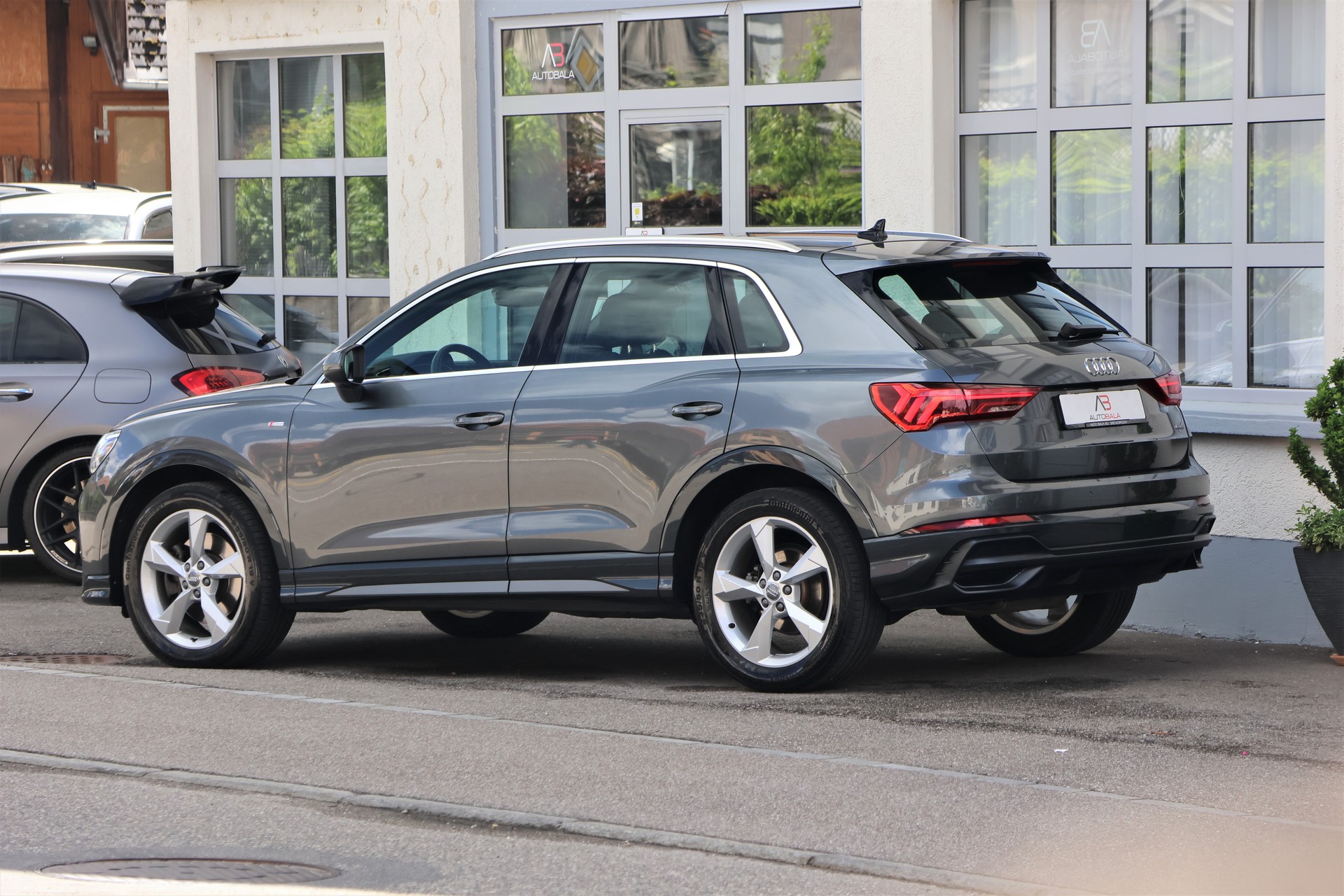 AUDI Q3 40 TDI S line quattro S-tronic (CH)-image-4