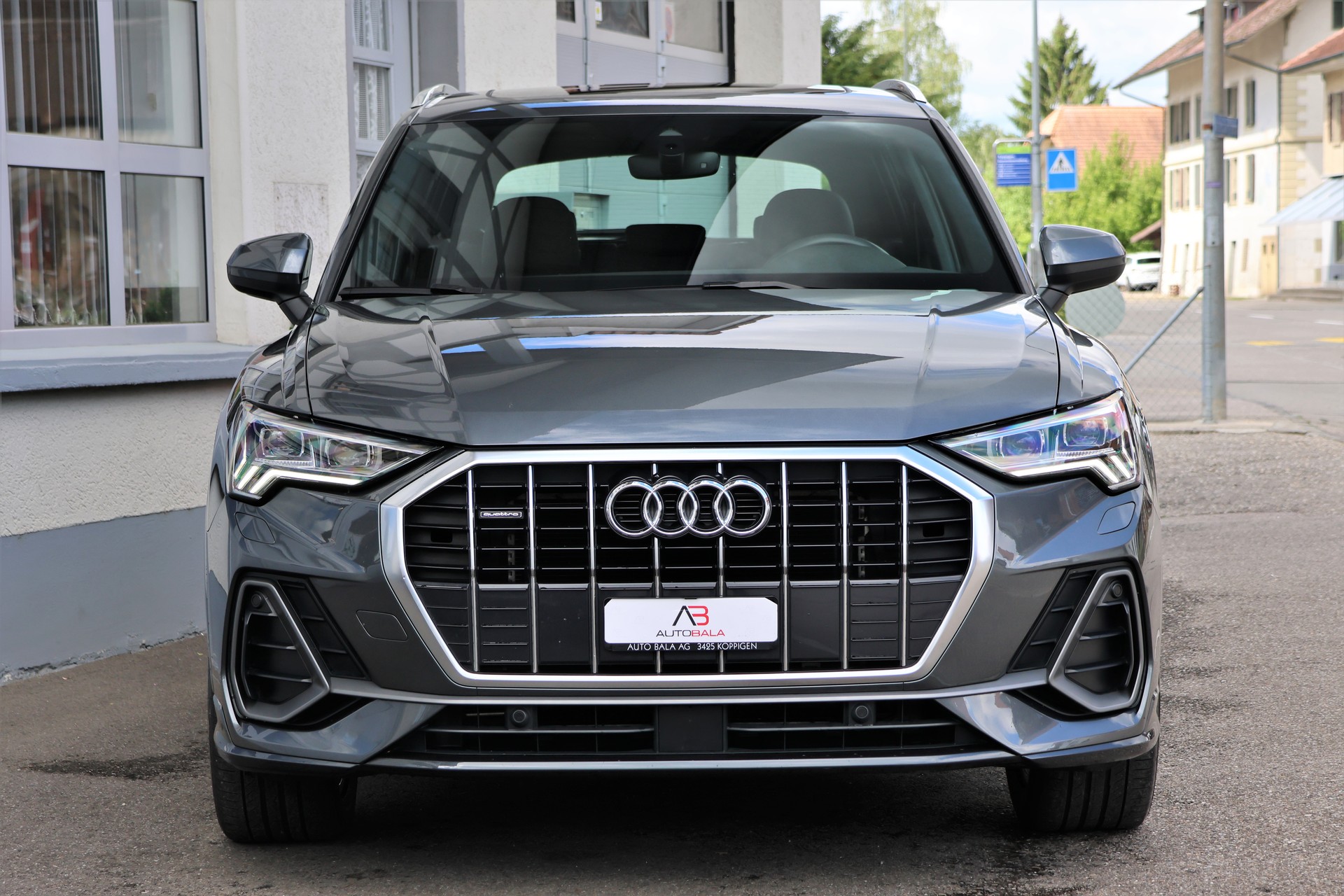 AUDI Q3 40 TDI S line quattro S-tronic (CH)-showroom-element-1
