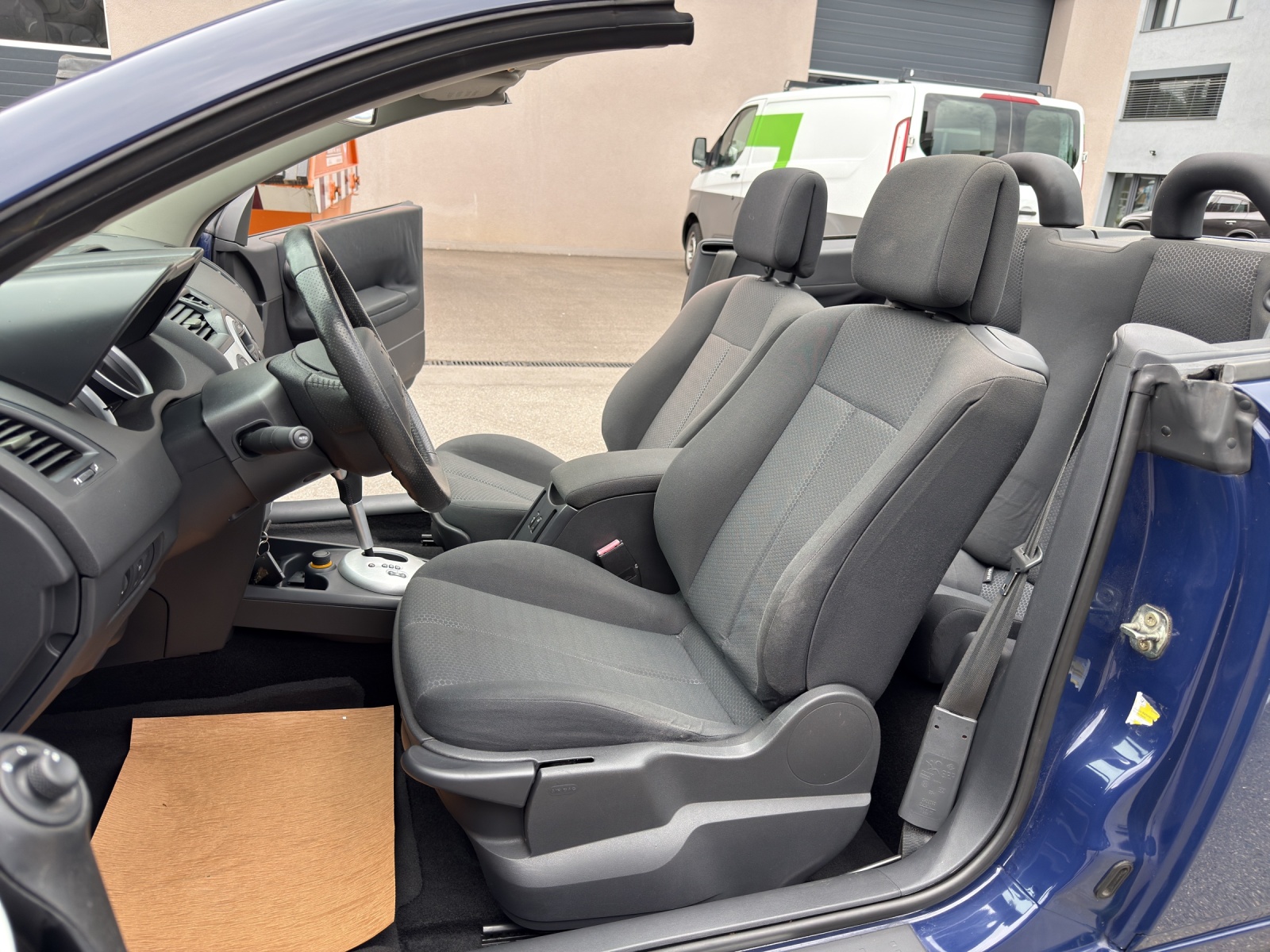 RENAULT Mégane C-C 2.0 16V Dynamique Confort-image-8