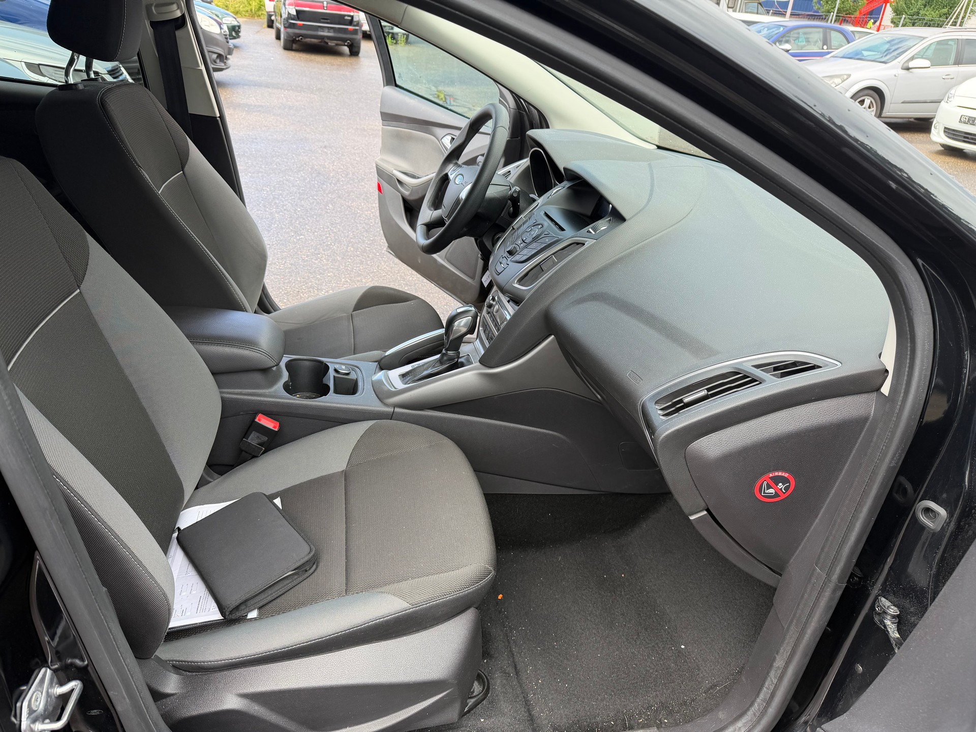 FORD Focus 1.6i VCT Trend PowerShift-image-8