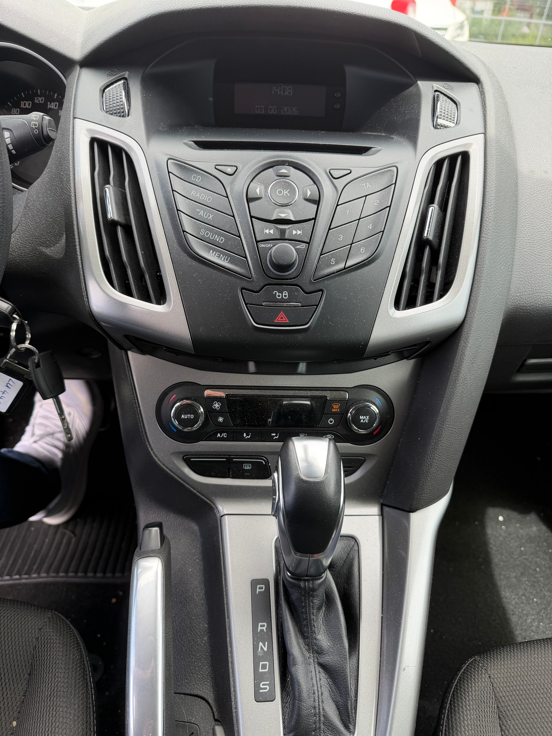 FORD Focus 1.6i VCT Trend PowerShift-image-9