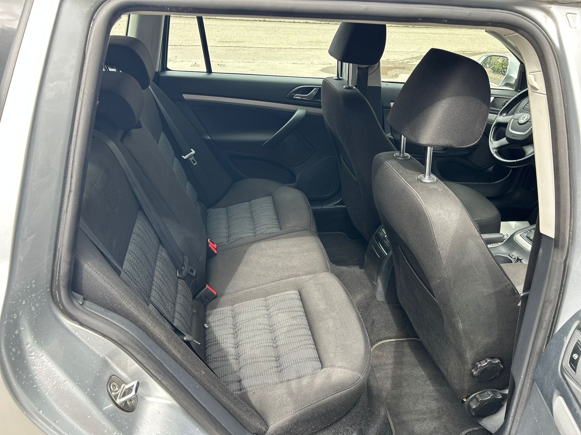 SKODA Octavia Combi 2.0 TDI Ambition 4x4 DSG-image-5