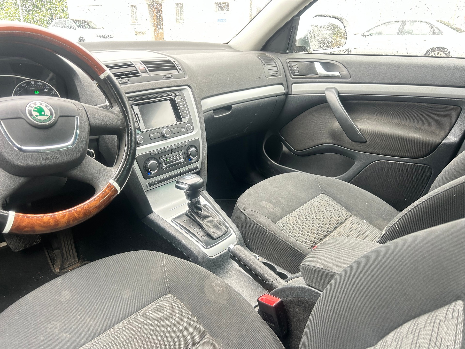 SKODA Octavia Combi 1.6 TDI Ambition DSG-image-6