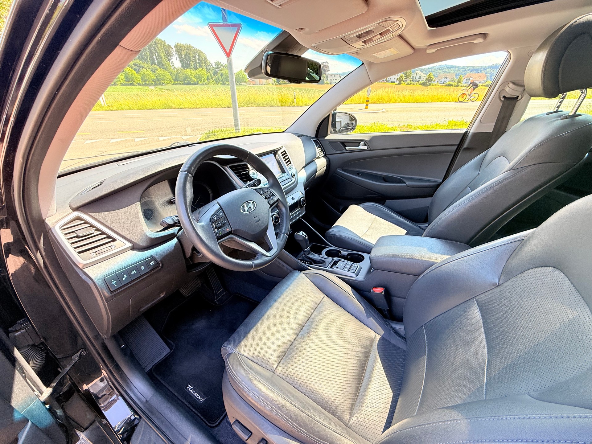 HYUNDAI Tucson 2.0 CRDI Vertex 4WD Automatic-image-9