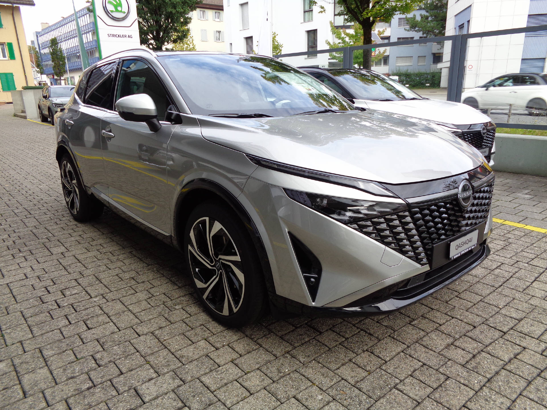 NISSAN Qashqai 1.3 DIG-T Tekna+ 4x4-showroom-element-2