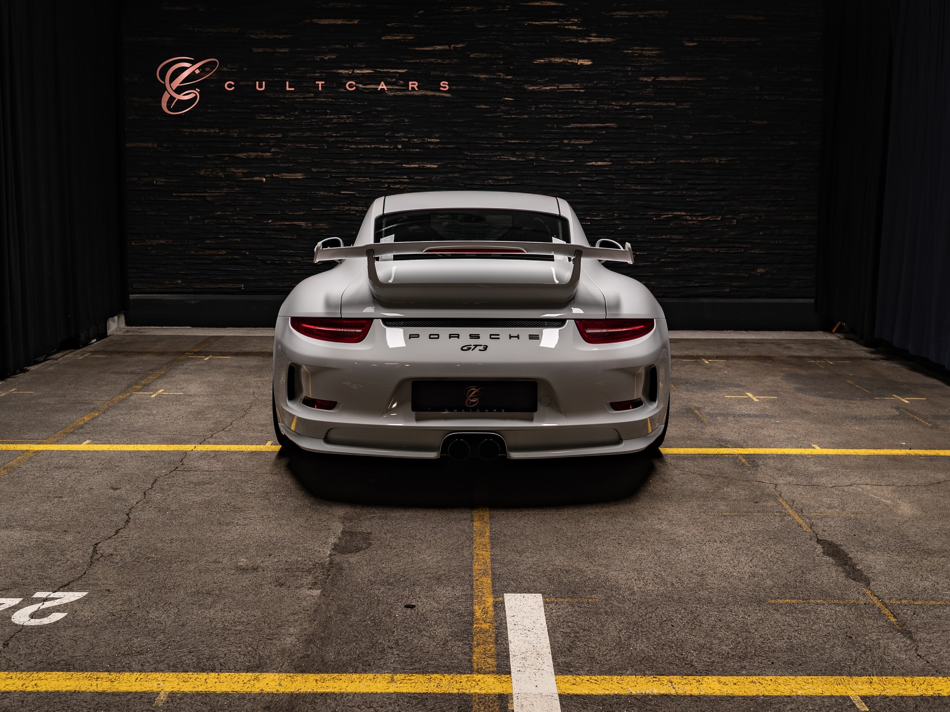 PORSCHE 911 GT3 PDK-showroom-element-3