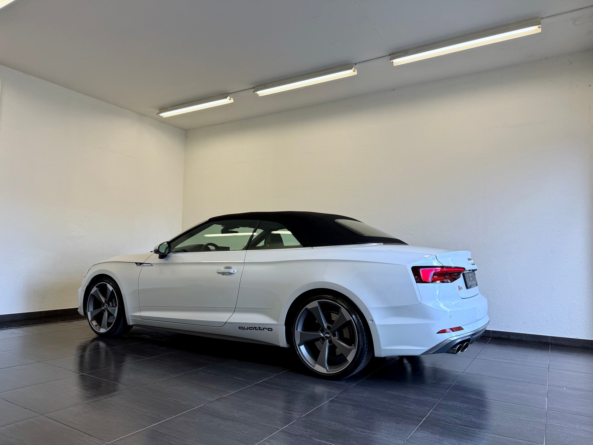 AUDI S5 Cabriolet 3.0 TFSI quattro tiptronic-image-33