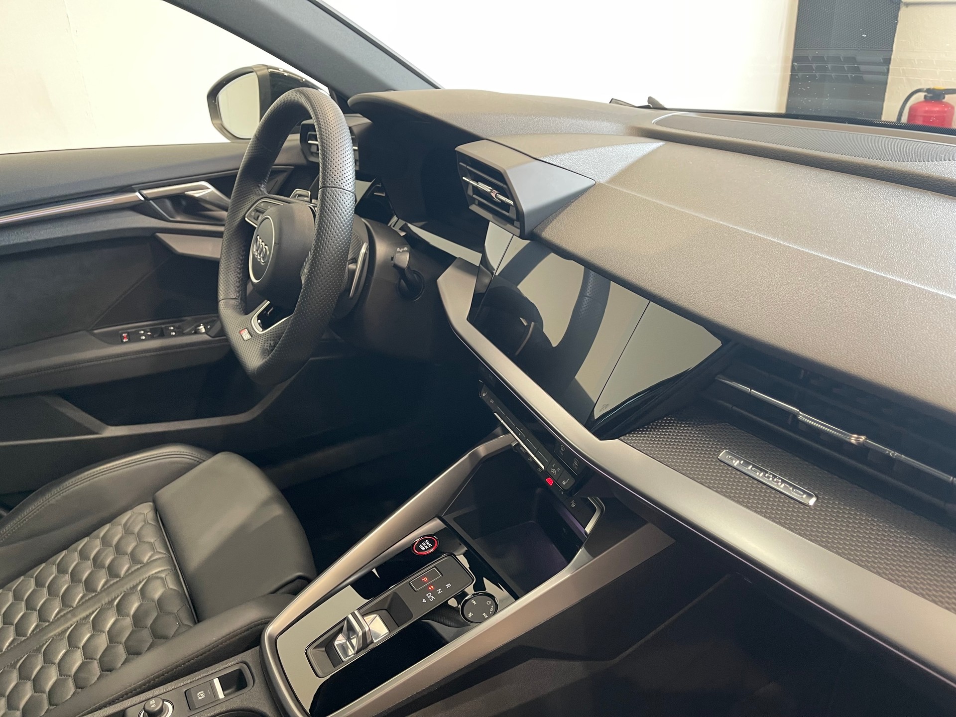 AUDI RS3 Sportback 2.5 TSI quattro S-tronic-image-16