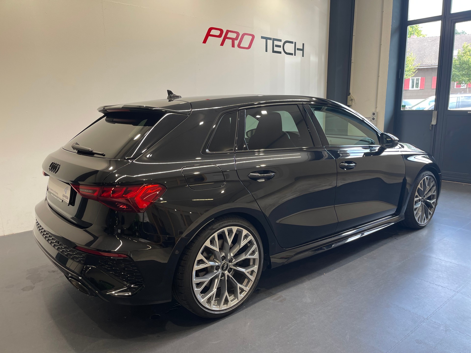 AUDI RS3 Sportback 2.5 TSI quattro S-tronic-showroom-element-3