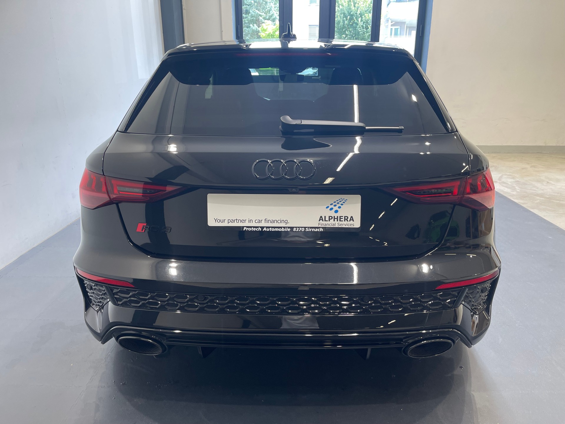 AUDI RS3 Sportback 2.5 TSI quattro S-tronic-image-4