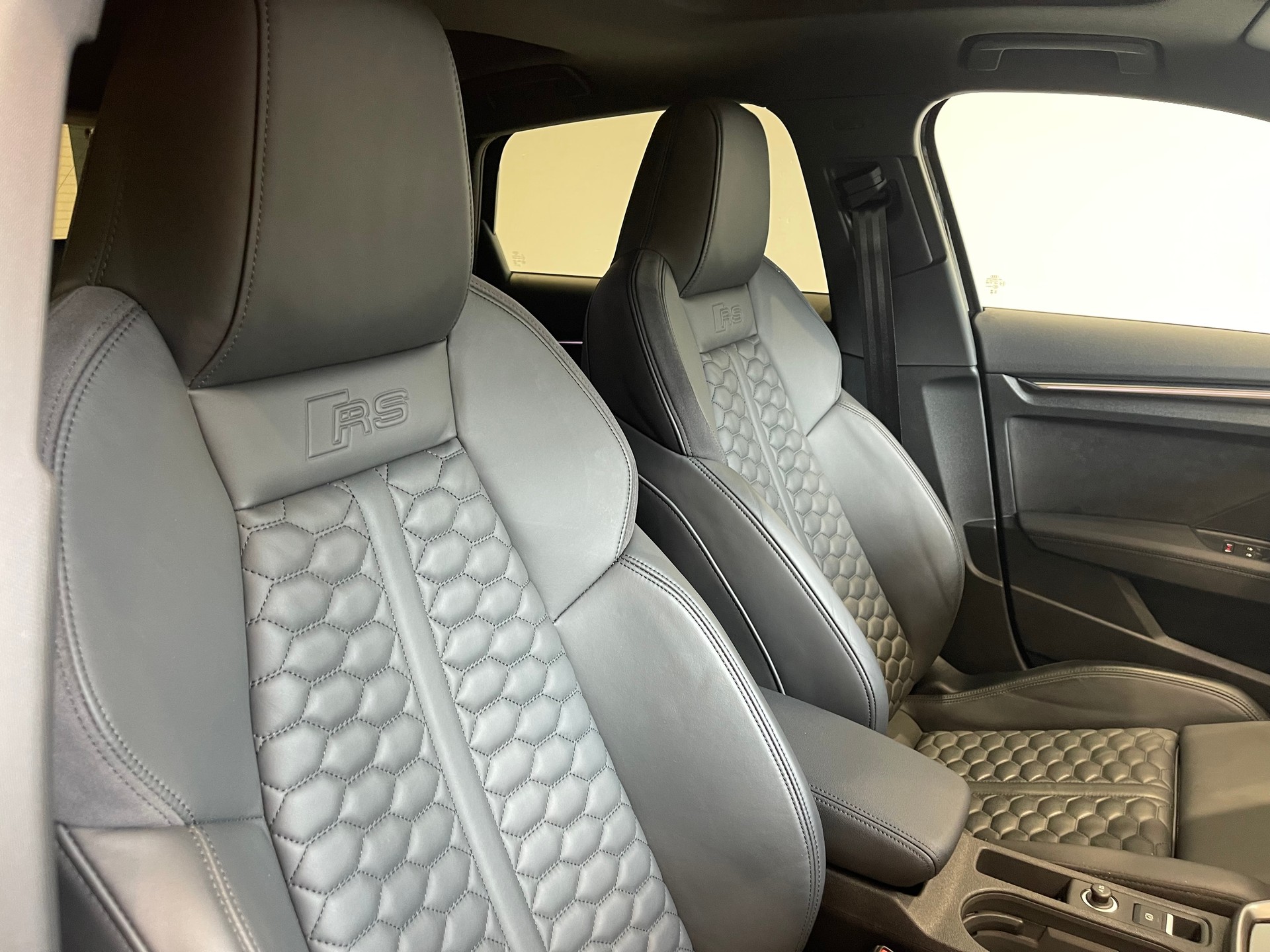 AUDI RS3 Sportback 2.5 TSI quattro S-tronic-image-14