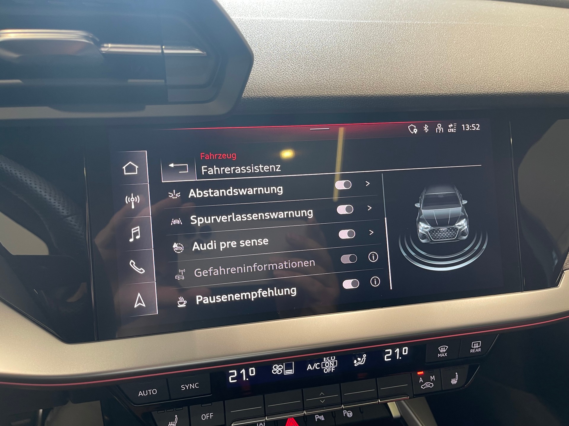 AUDI RS3 Sportback 2.5 TSI quattro S-tronic-image-23