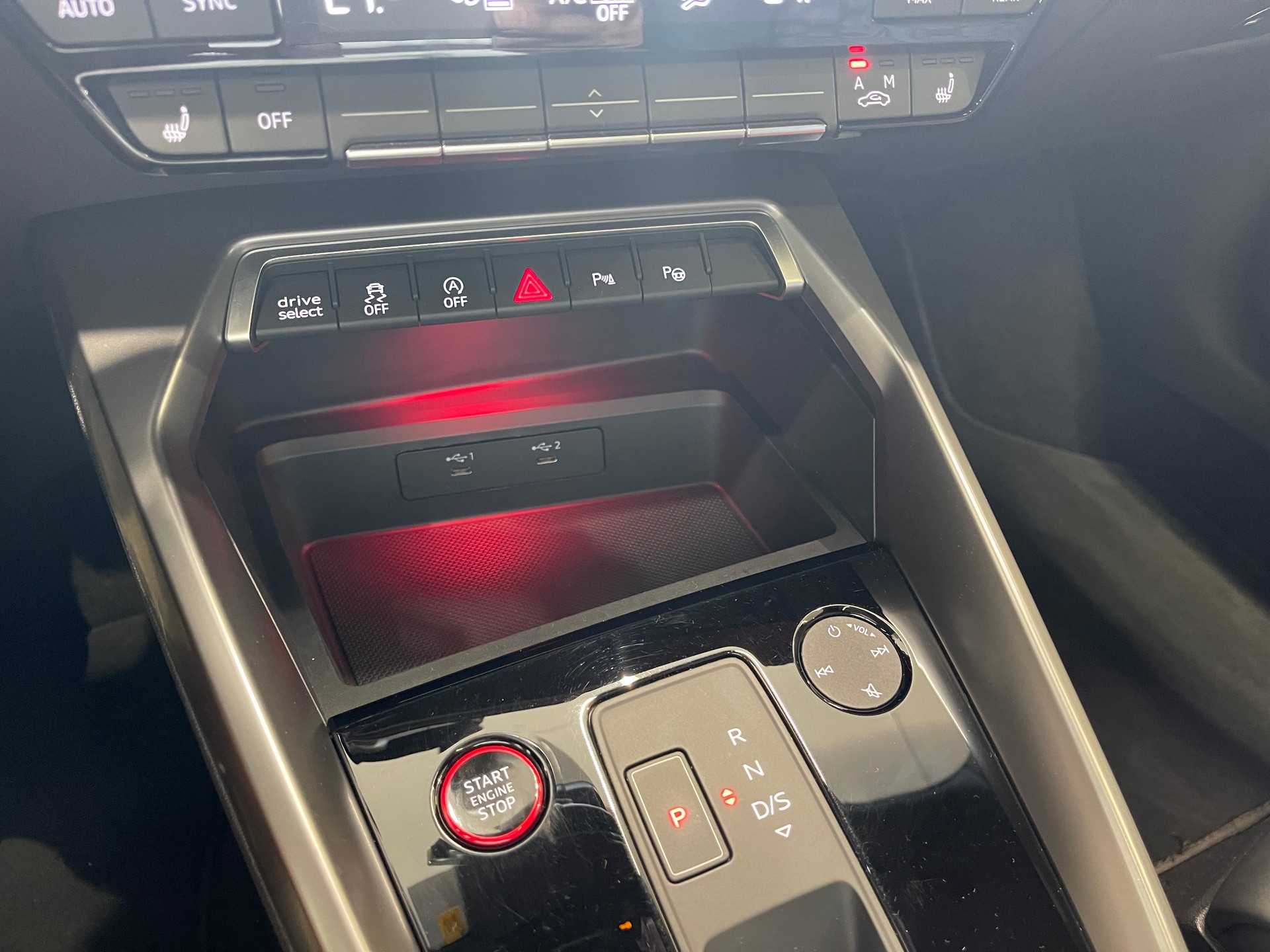 AUDI RS3 Sportback 2.5 TSI quattro S-tronic-image-19