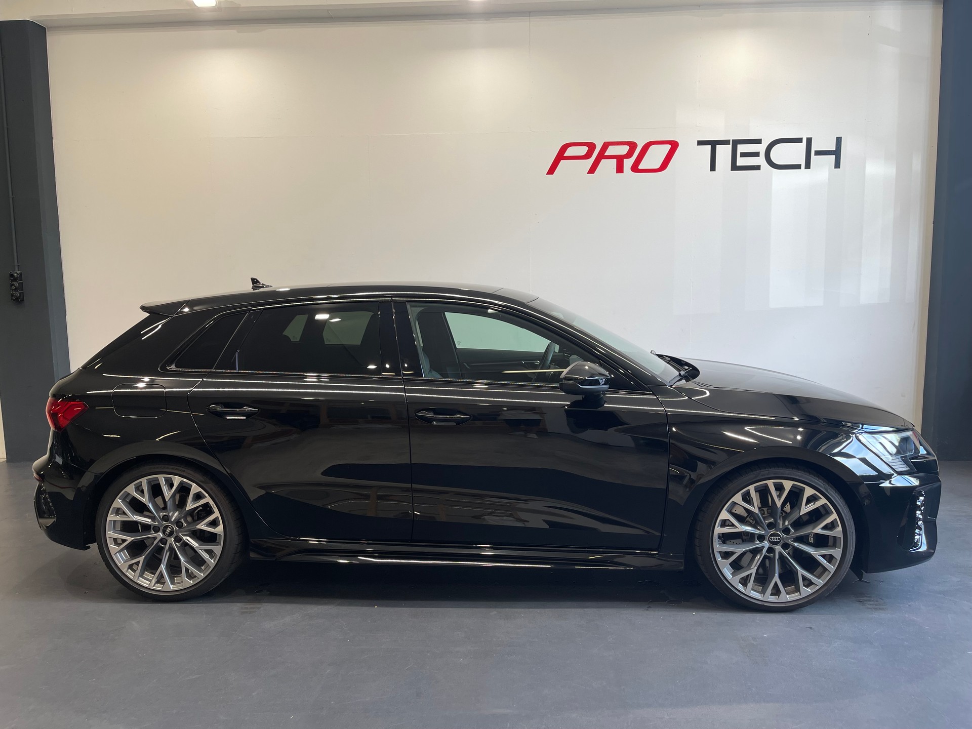 AUDI RS3 Sportback 2.5 TSI quattro S-tronic-showroom-element-2