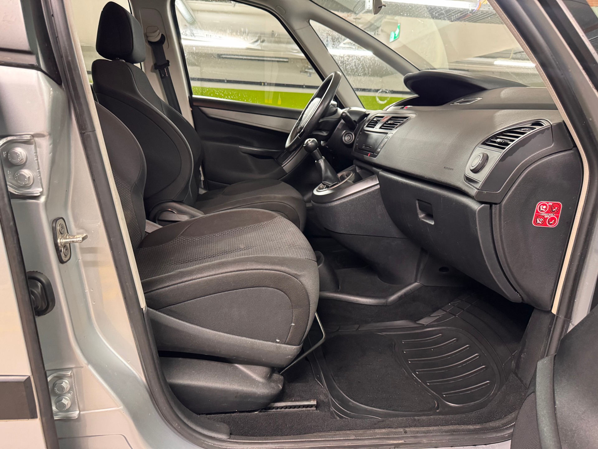 CITROEN Grand C4 Picasso 1.6i 16V Essentiel-image-12