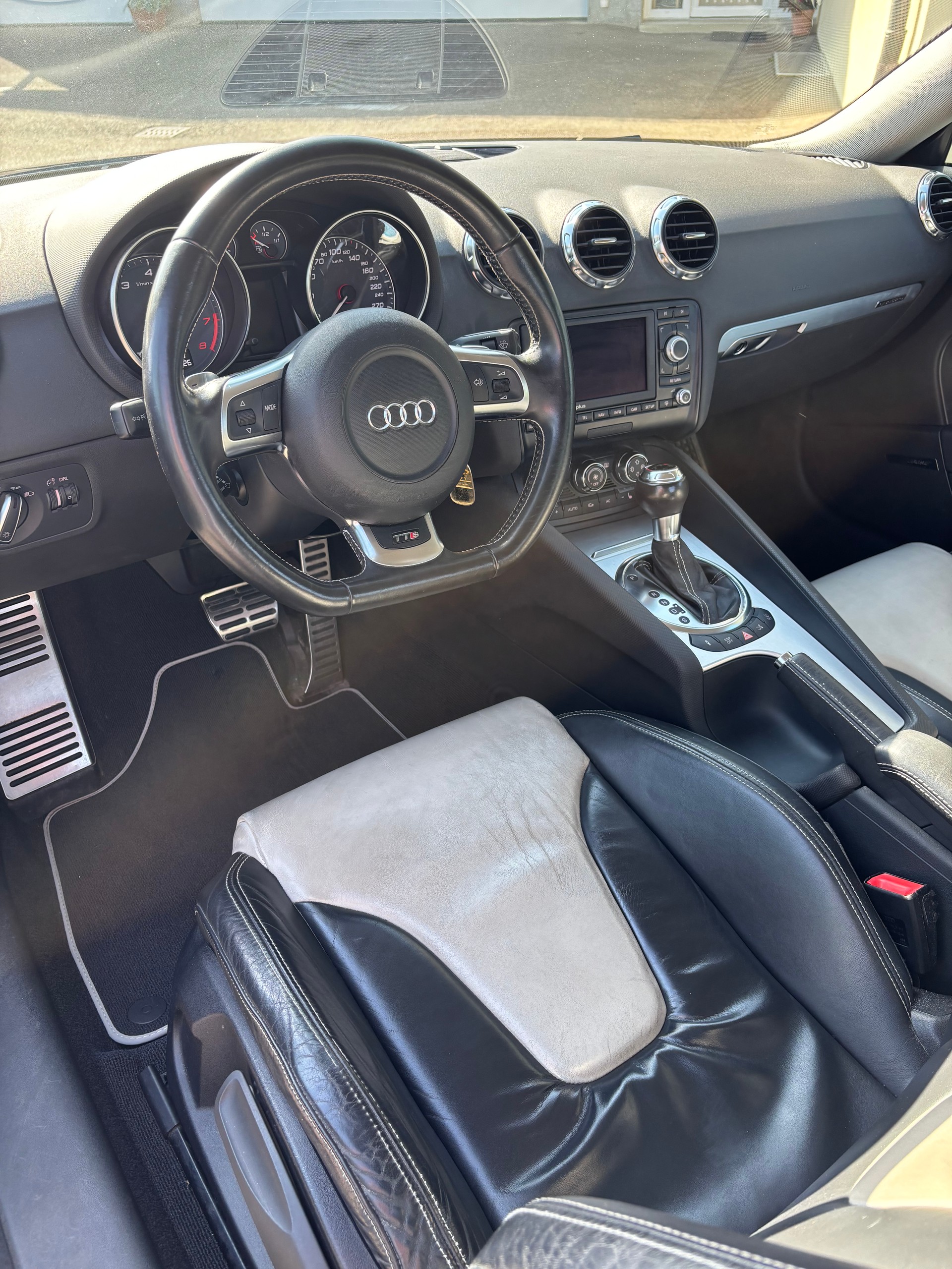 AUDI TTS 2.0 TFSI quattro S-Tronic-image-5