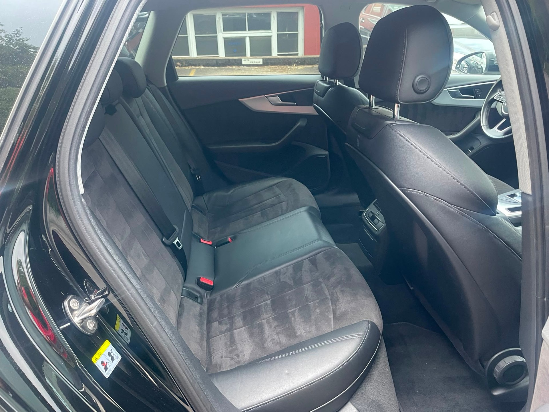 AUDI A4 Avant 2.0 TDI Sport quattro S-tronic-image-4