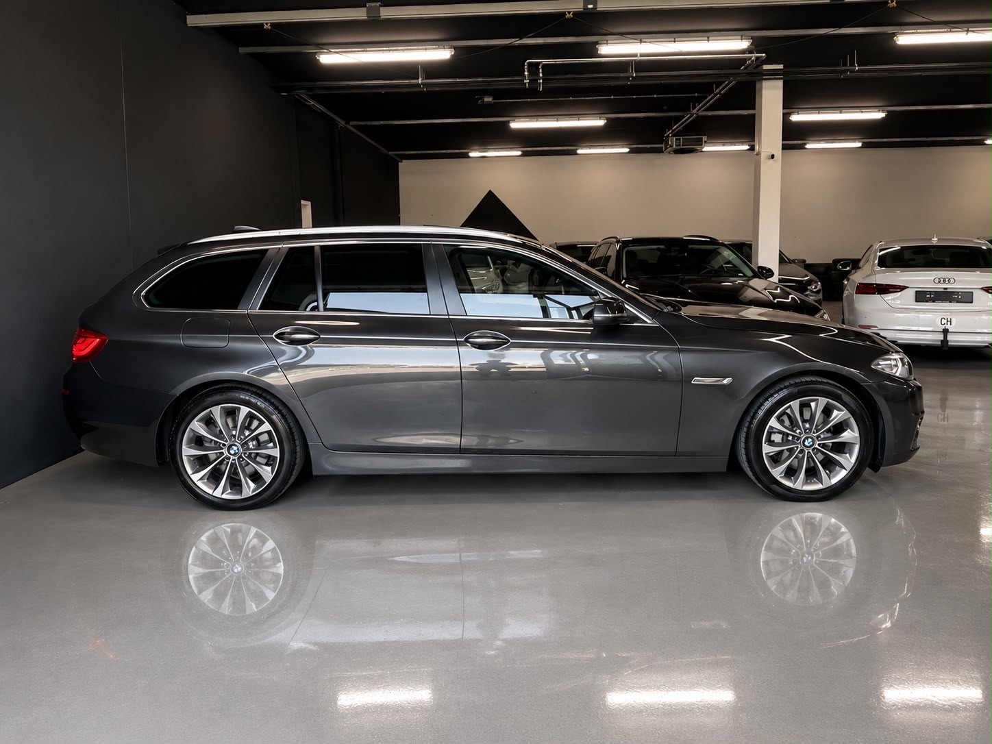 BMW 528i Touring xDrive Modern Line Steptronic-image-8