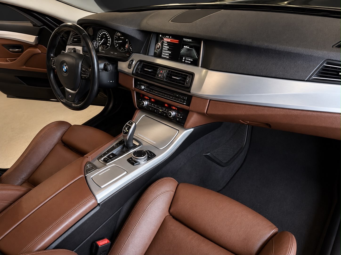 BMW 528i Touring xDrive Modern Line Steptronic-image-12