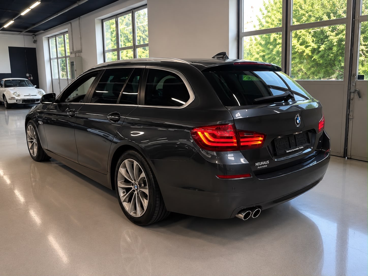 BMW 528i Touring xDrive Modern Line Steptronic-image-9