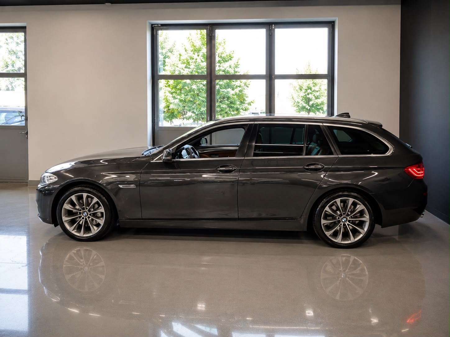 BMW 528i Touring xDrive Modern Line Steptronic-image-7