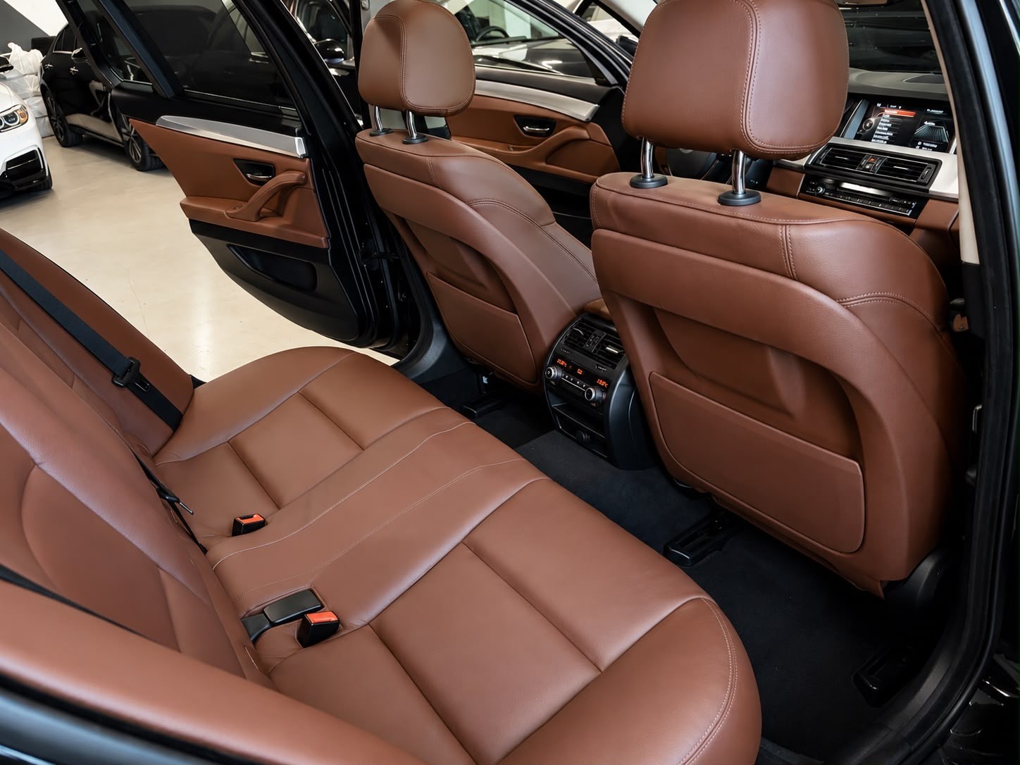 BMW 528i Touring xDrive Modern Line Steptronic-image-15