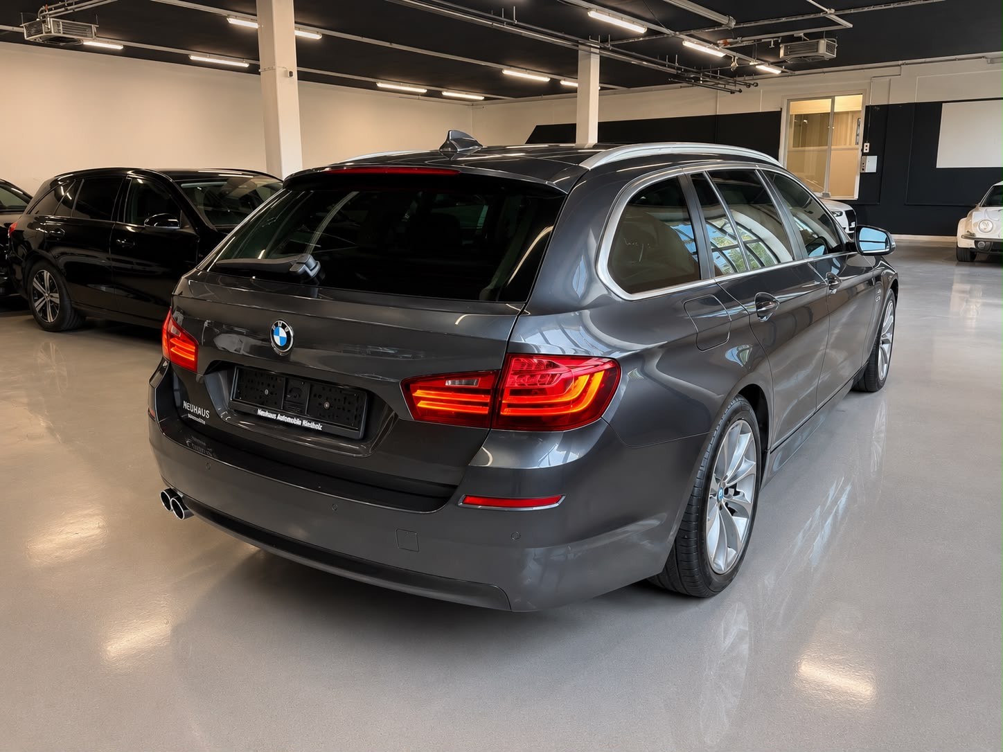 BMW 528i Touring xDrive Modern Line Steptronic-image-10