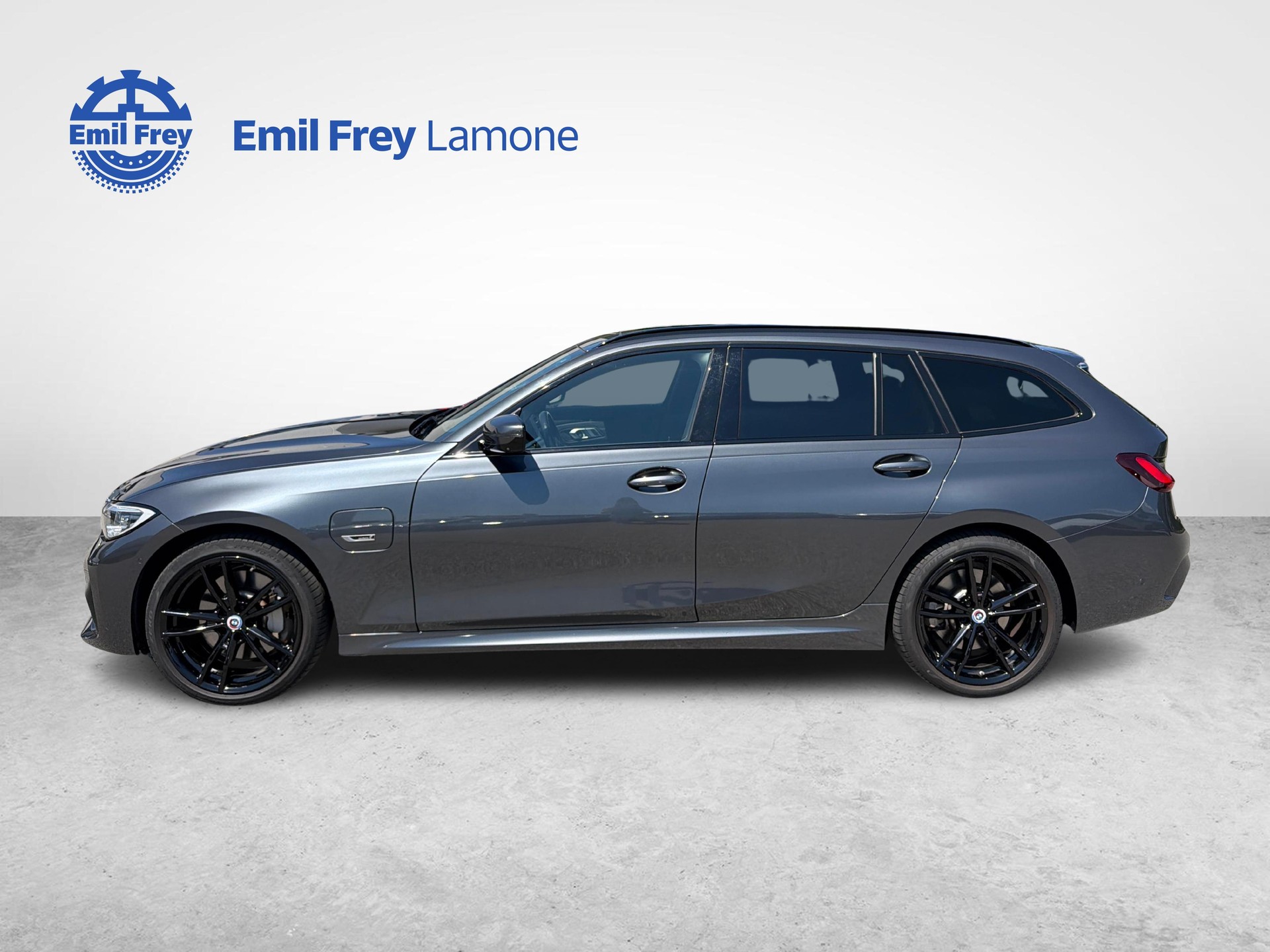 BMW 330e xDrive SAG Touring-showroom-element-3